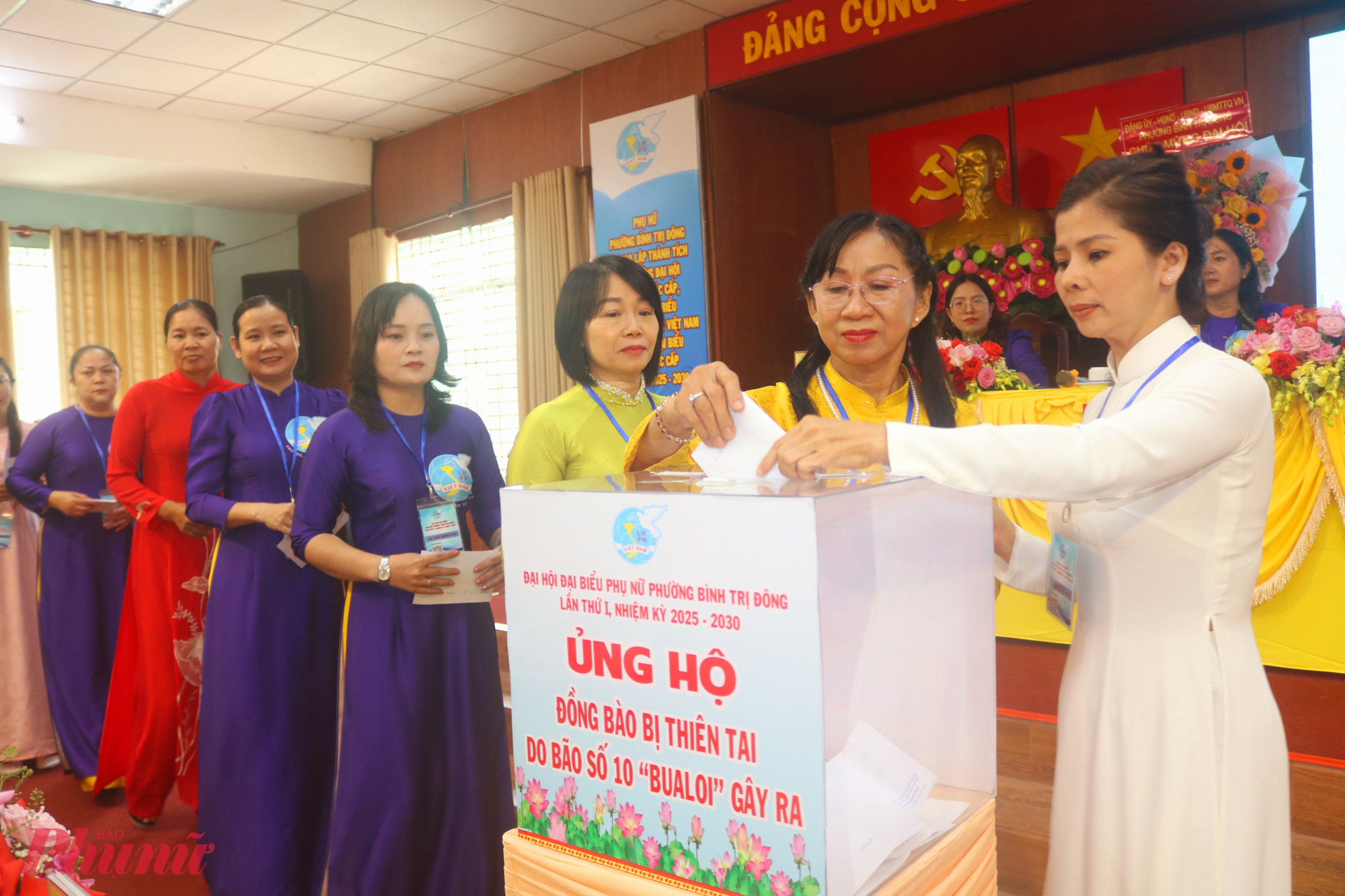 Tại đại hội, đại biểu đã cùng góp hơn 11 triệu đồng để ủng hộ đồng bào chịu thiệt hại do mưa lũ gây ra - Ảnh: Thảo Nguyên