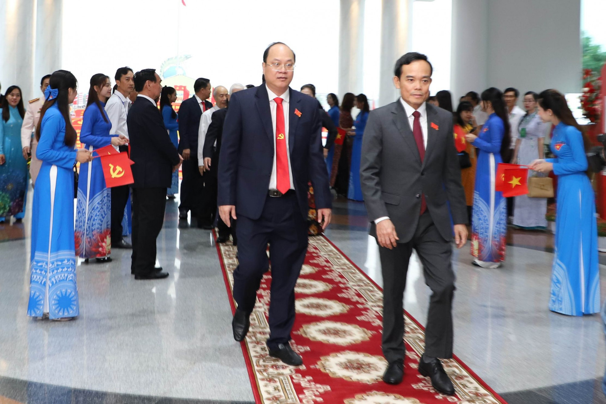 Ông Trần Lưu Quang - Bí thư Trung ương Đảng, Bí thư Thành ủy TPHCM thăm khu triển lãm thành tựu kinh tế - xã hội của tỉnh Cà Mau. Ảnh: Ban tổ chức đại hội cung cấp