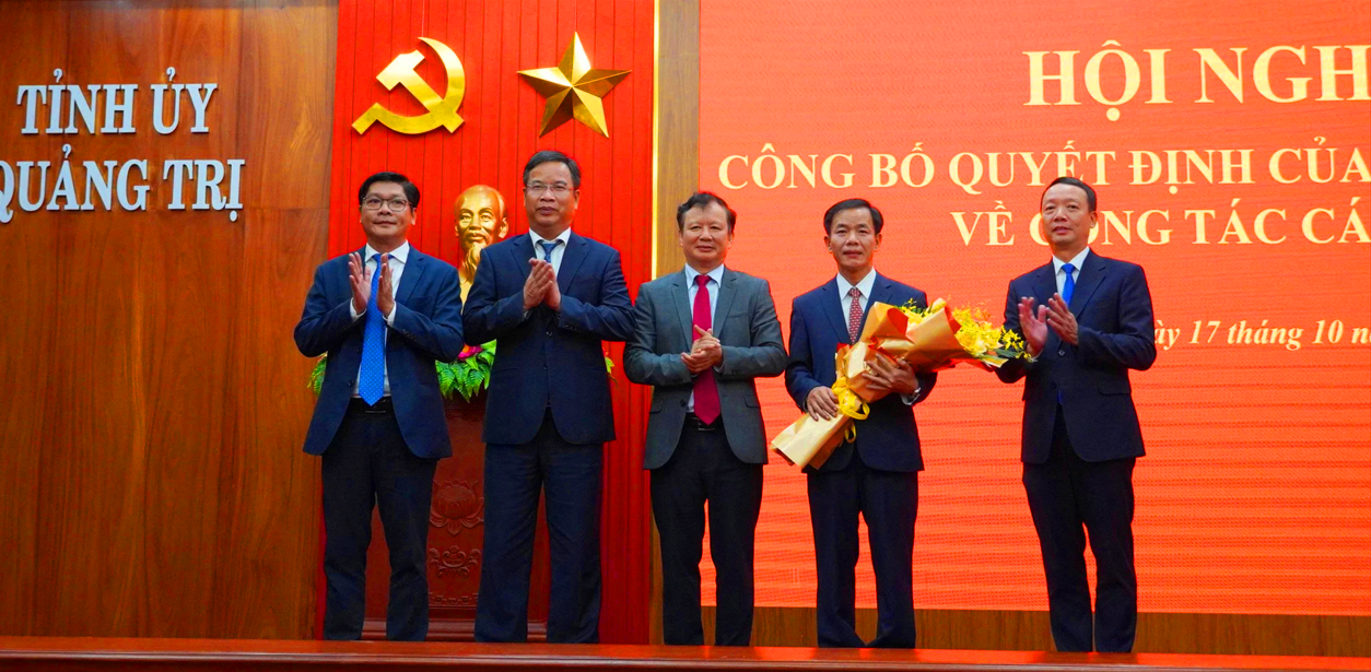 Ban Thường vụ Thành ủy Huế chúc mừng ông Nguyễn Văn Phương Bộ Chính trị tín nhiệm, điều động, chỉ định giữ chức Bí thư Tỉnh ủy Quảng Trị, nhiệm kỳ 2025-2030.