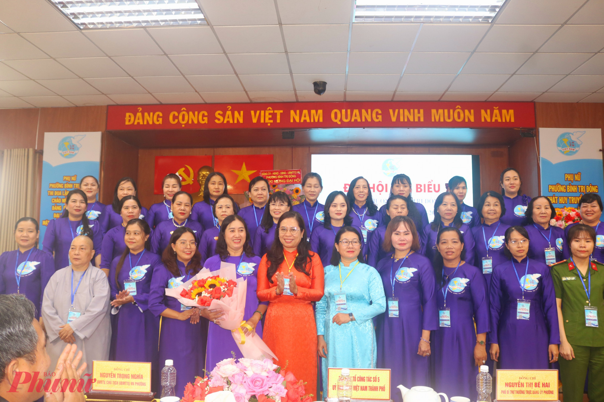 Ban chấp hành Hội LHPN phường Bình Trị Đông, nhiệm kỳ 2025 – 2030 ra mắt đại hội - Ảnh: Thảo Nguyên