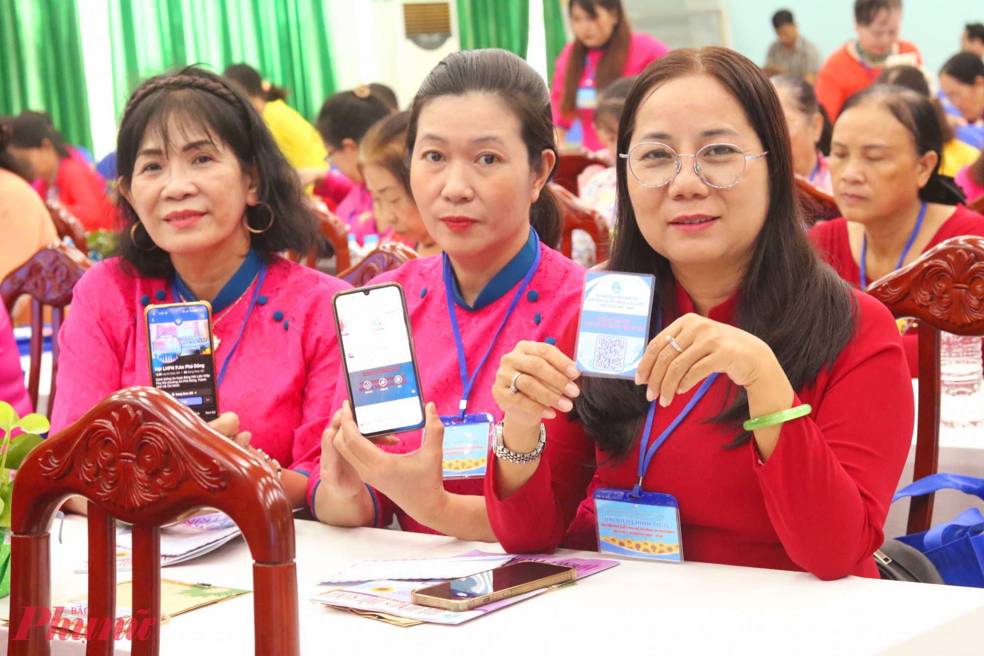 Trên fanpage facebook, Hội LHPN phường An Phú Đông đang đẩy mạnh tuyên truyền hoạt động hội thông qua hình ảnh, video clip. Tại đại hội, tài liệu cũng được tích hợp để đại biểu quét mã QR đọc - Ảnh: Thảo Nguyên