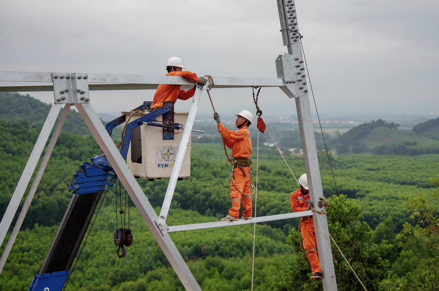 Việc cung cấp điện đảm bảo đủ, an toàn trong 9 tháng qua