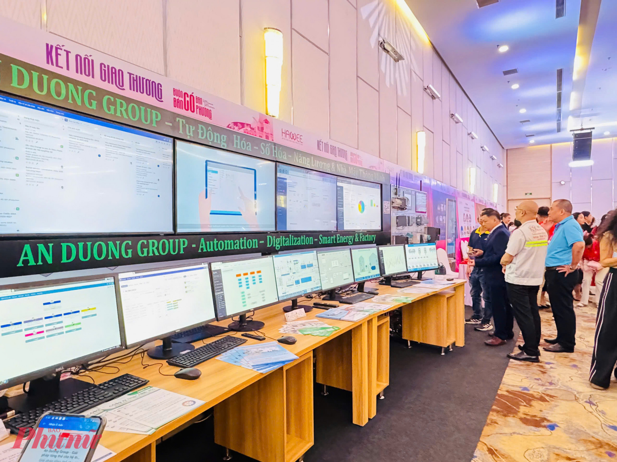 Chương trình còn dành một số khu vực Đây là khu vực dành riêng để các doanh nghiệp giới thiệu các giải pháp, đồng thời trao đổi và học hỏi kinh nghiệm thực tế trong lĩnh vực số hóa và xây dựng nhà máy thông minh