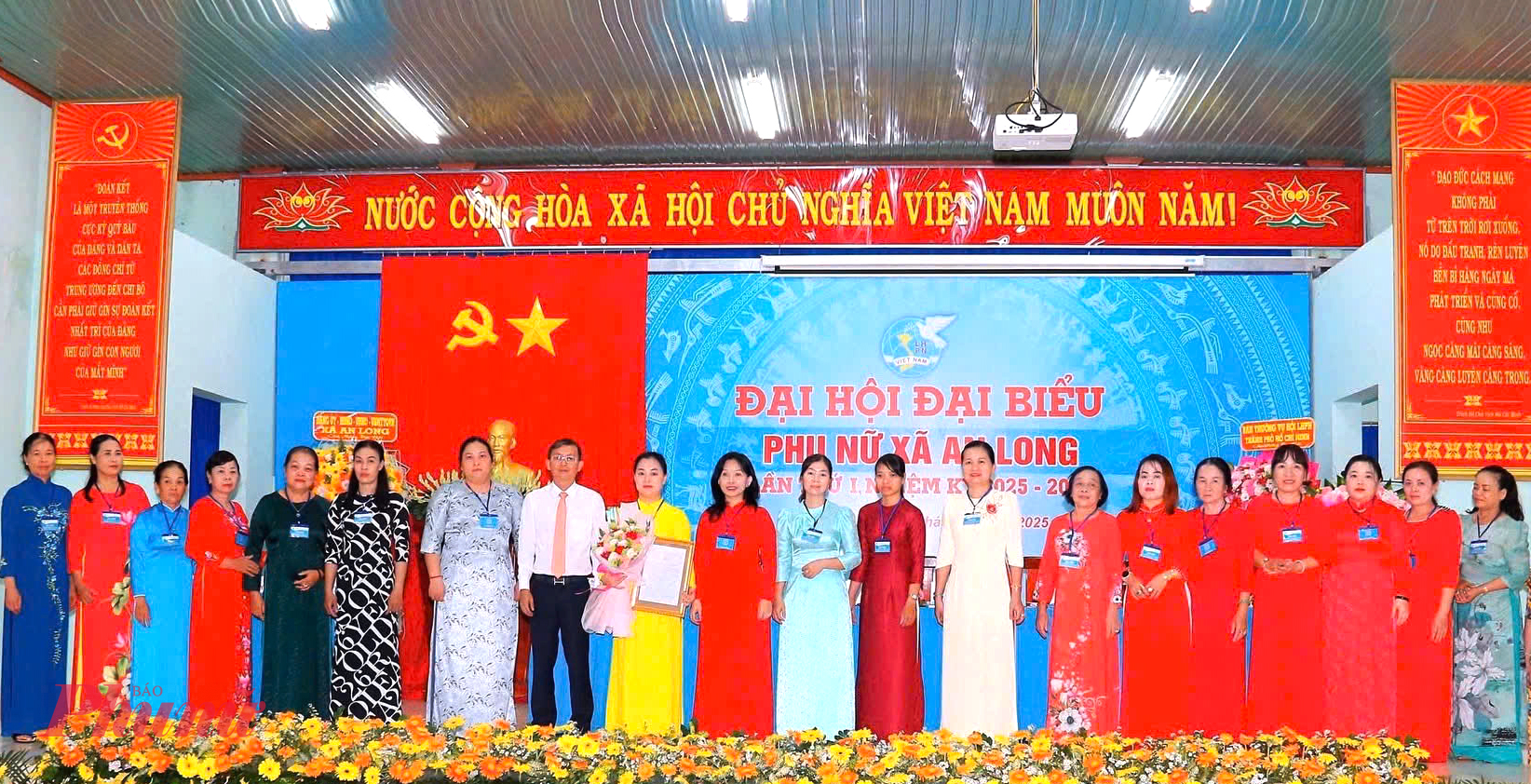 Ban chấp hành, Ban Thường vụ Hội LHPN xã An Long ra mắt Đại hội - Ảnh: T.V.