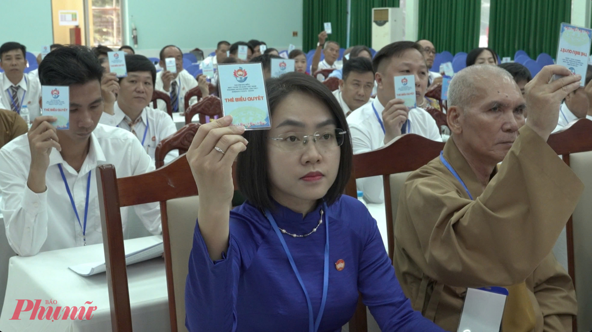 Đại biểu biểu quyết thống nhất các chỉ tiêu, công trình trọng điểm của Ủy ban MTTQ Việt Nam phường An Phú Đông trong nhiệm kỳ mới - Ảnh: Ủy ban MTTQ Việt Nam phường An Phú Đông 