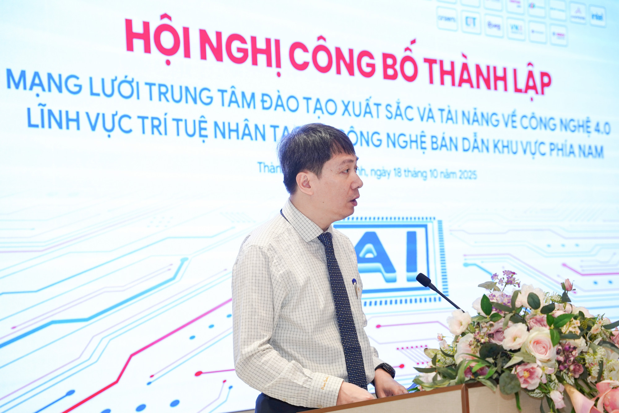 Ông Phạm Quang Hưng - Cục trưởng Cục Khoa học, Công nghệ và Thông tinphát biểu tại hội nghị