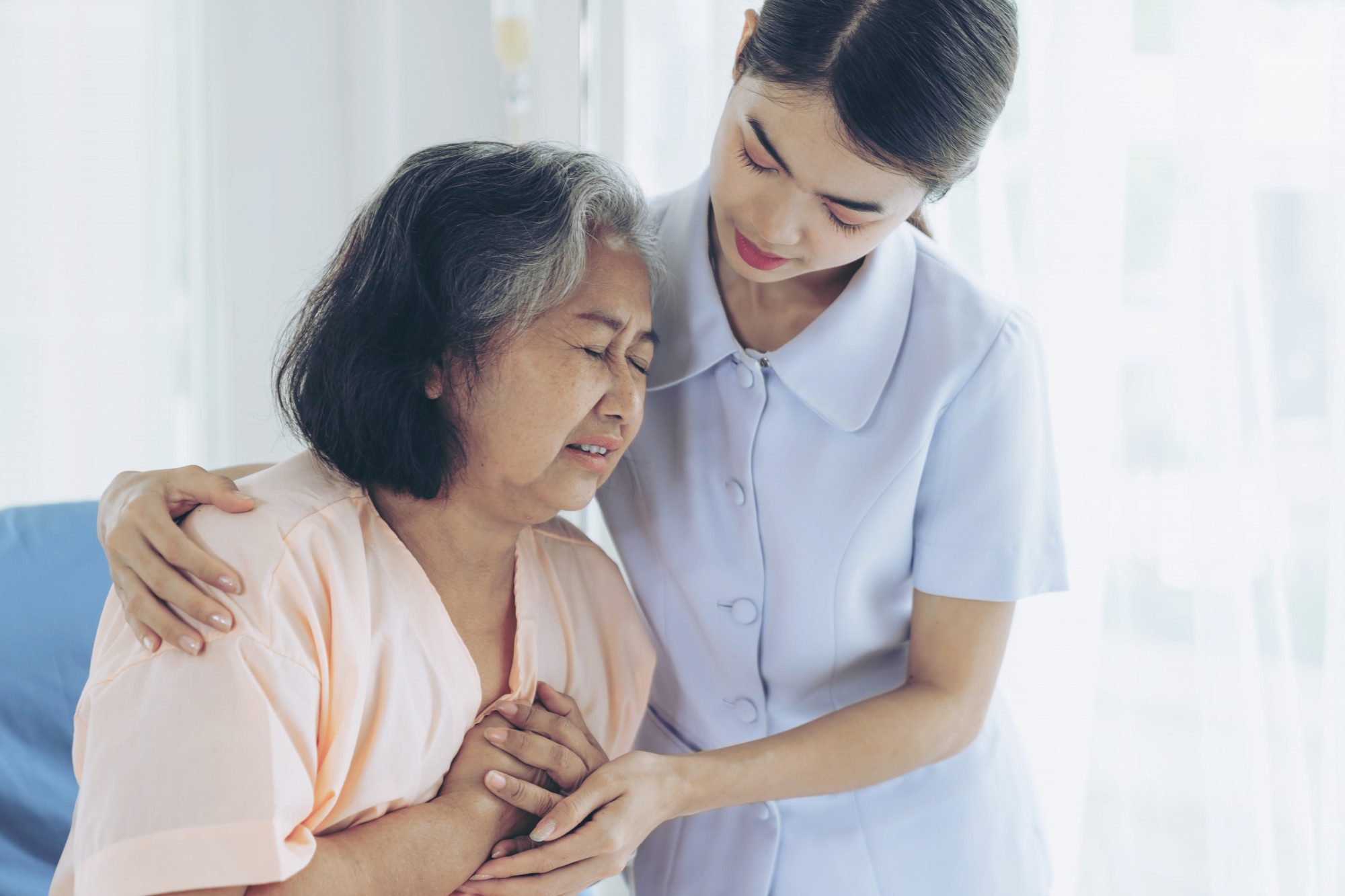 Phụ nữ lớn tuổi cần sự cảm thông, đồng hành từ con cháu (ảnh Freepick)