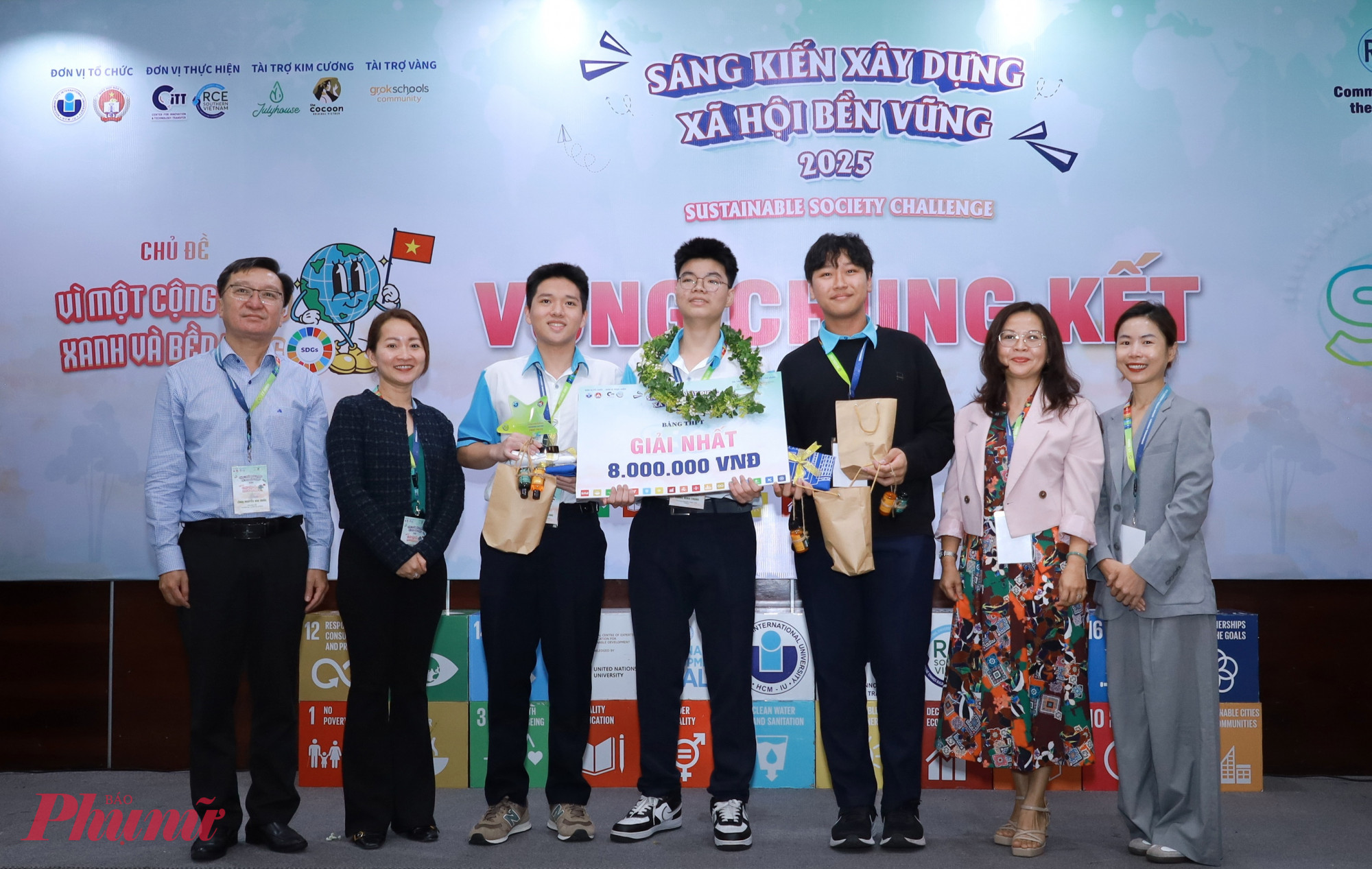 ở bảng học sinh THPT, giải nhất thuộc về dự án Green Day của học sinh Trường Phổ thông Năng khiếu (Đại học Quốc gia TPHCM) - Ảnh: Nguyễn Loan