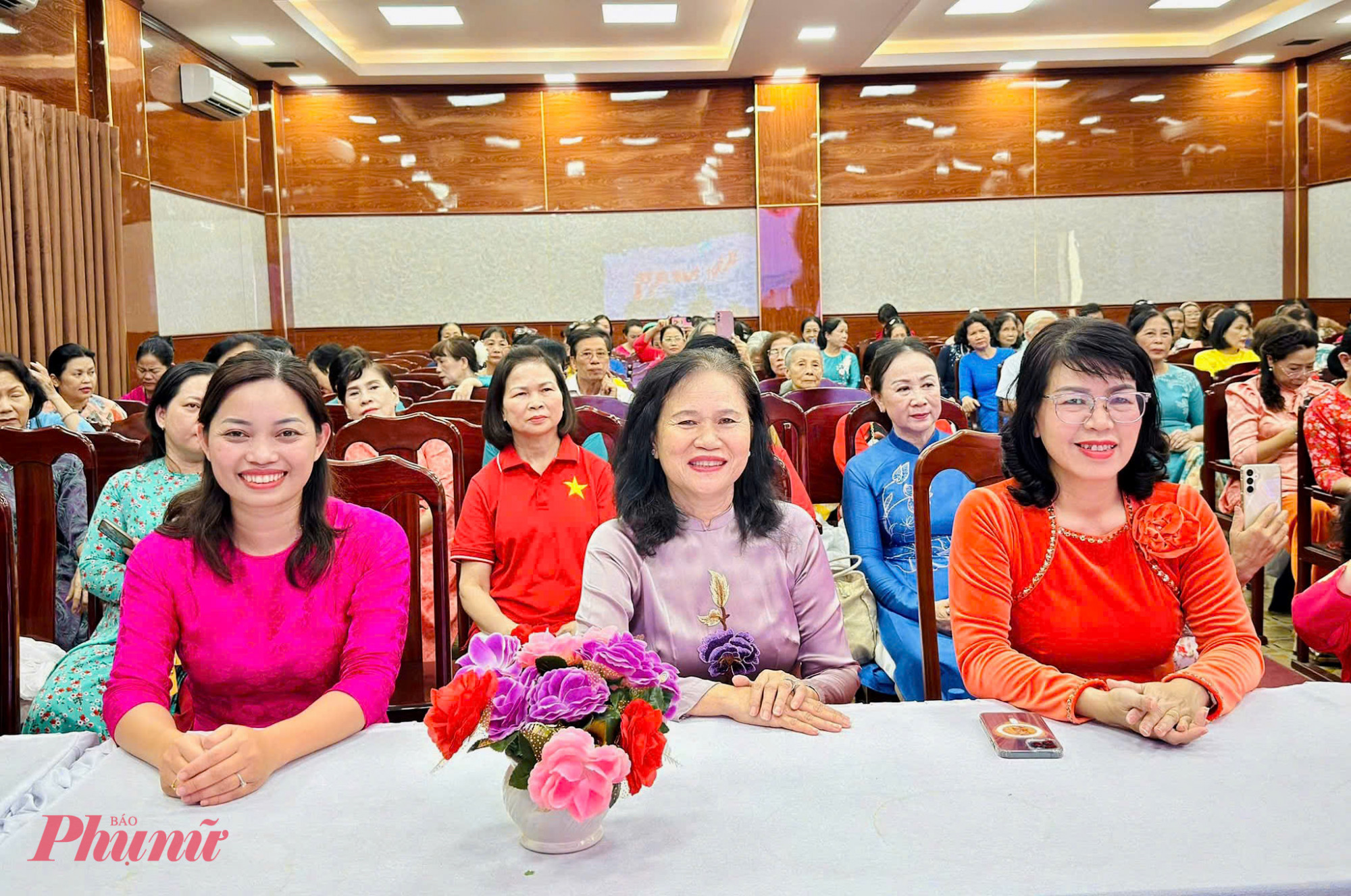 Buổi họp mặt diễn ra trong không khí ấm áp với sự tham dự của hơn 200 hội viên phụ nữ trên địa bàn phường.