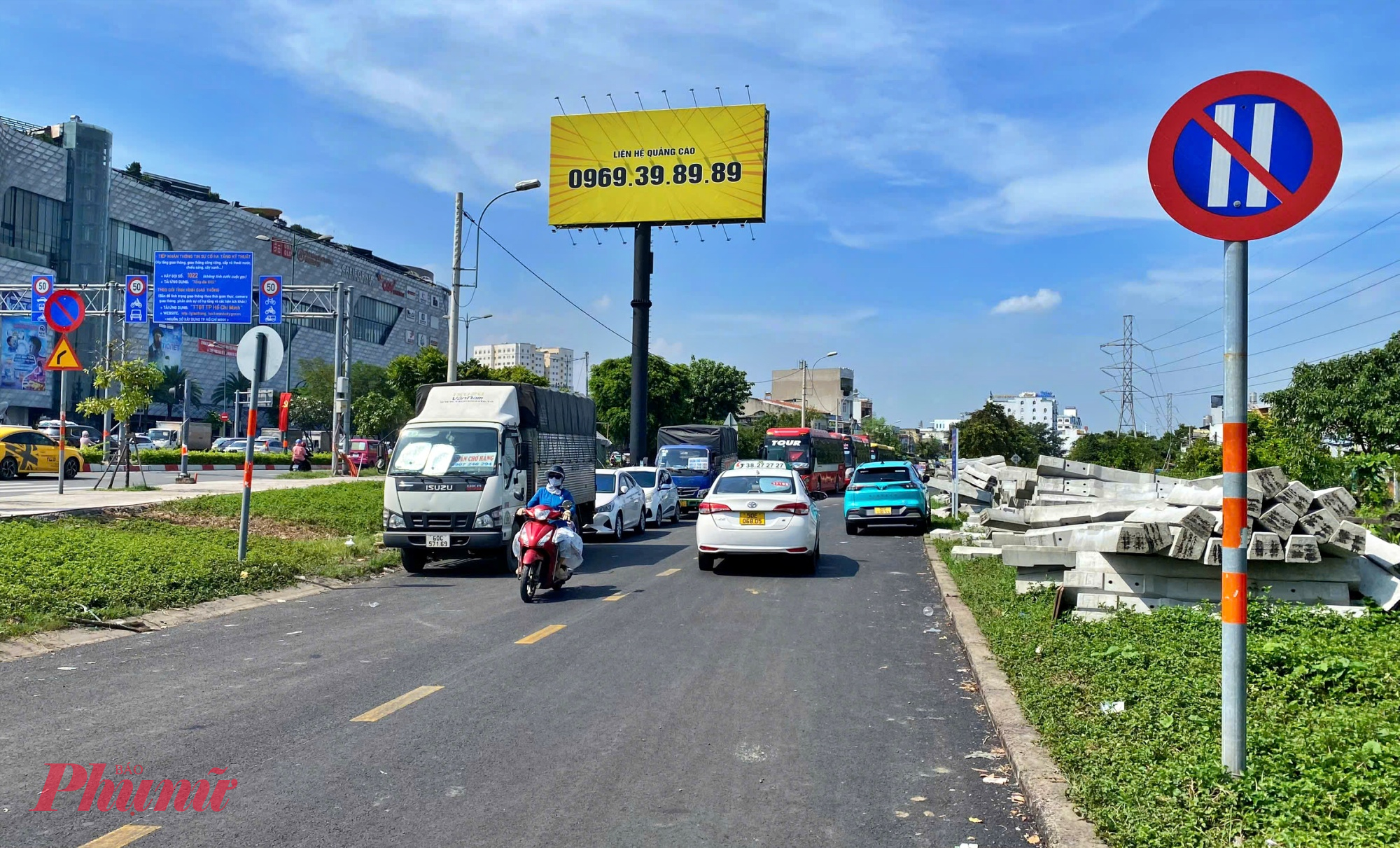 Đoạn đường đã được sửa chữa, trải nhựa sáng sủa hơn - Ảnh: Nguyễn Văn