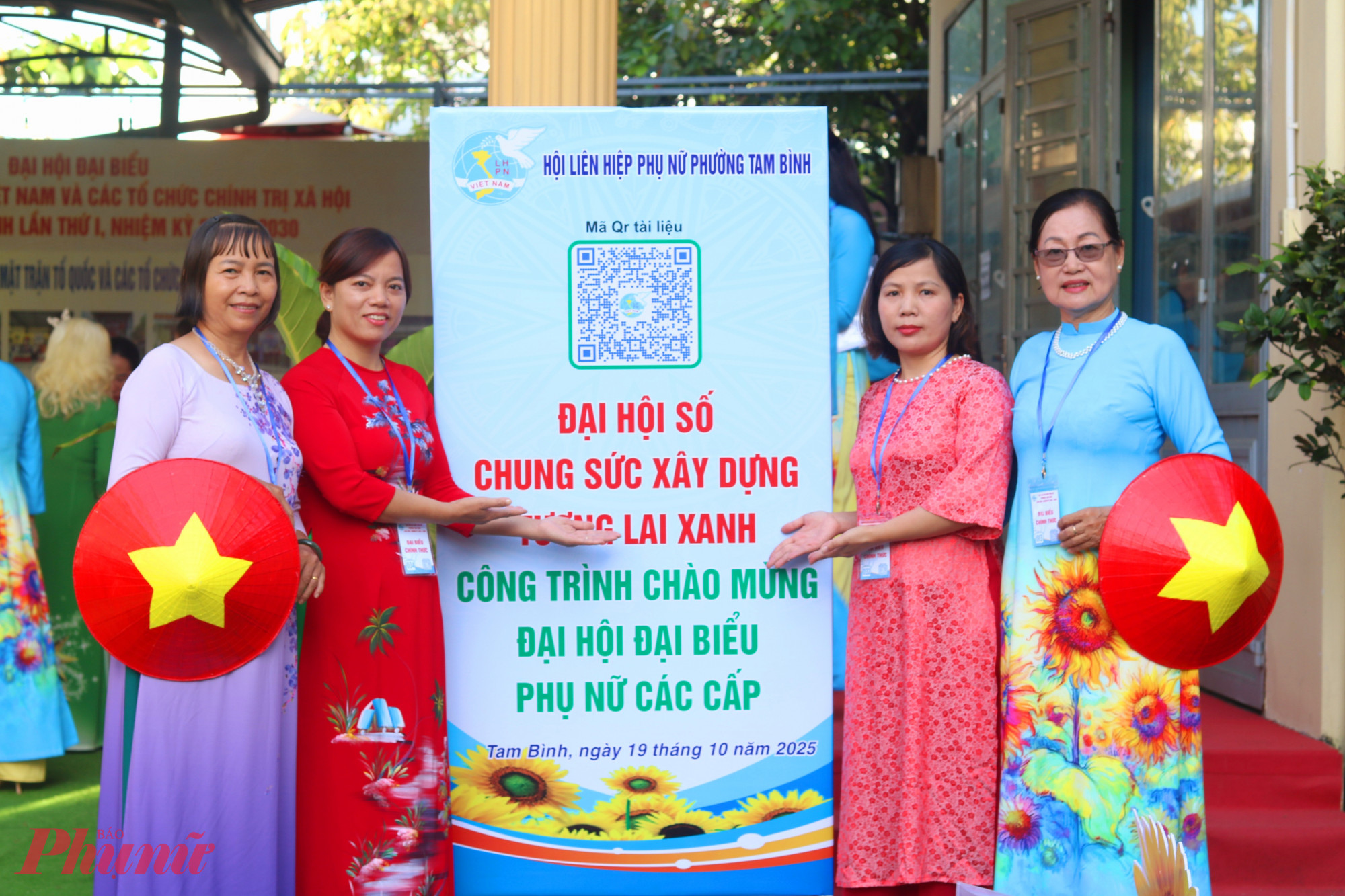 Đại hội đại biểu Phụ nữ phường Tam Bình lần thứ I, nhiệm kỳ 2025 – 2030 được tổ chức theo hình thức “Đại hội số”, toàn bộ tài liệu đều được tích hợp qua mã QR - Ảnh: Thảo Nguyên
