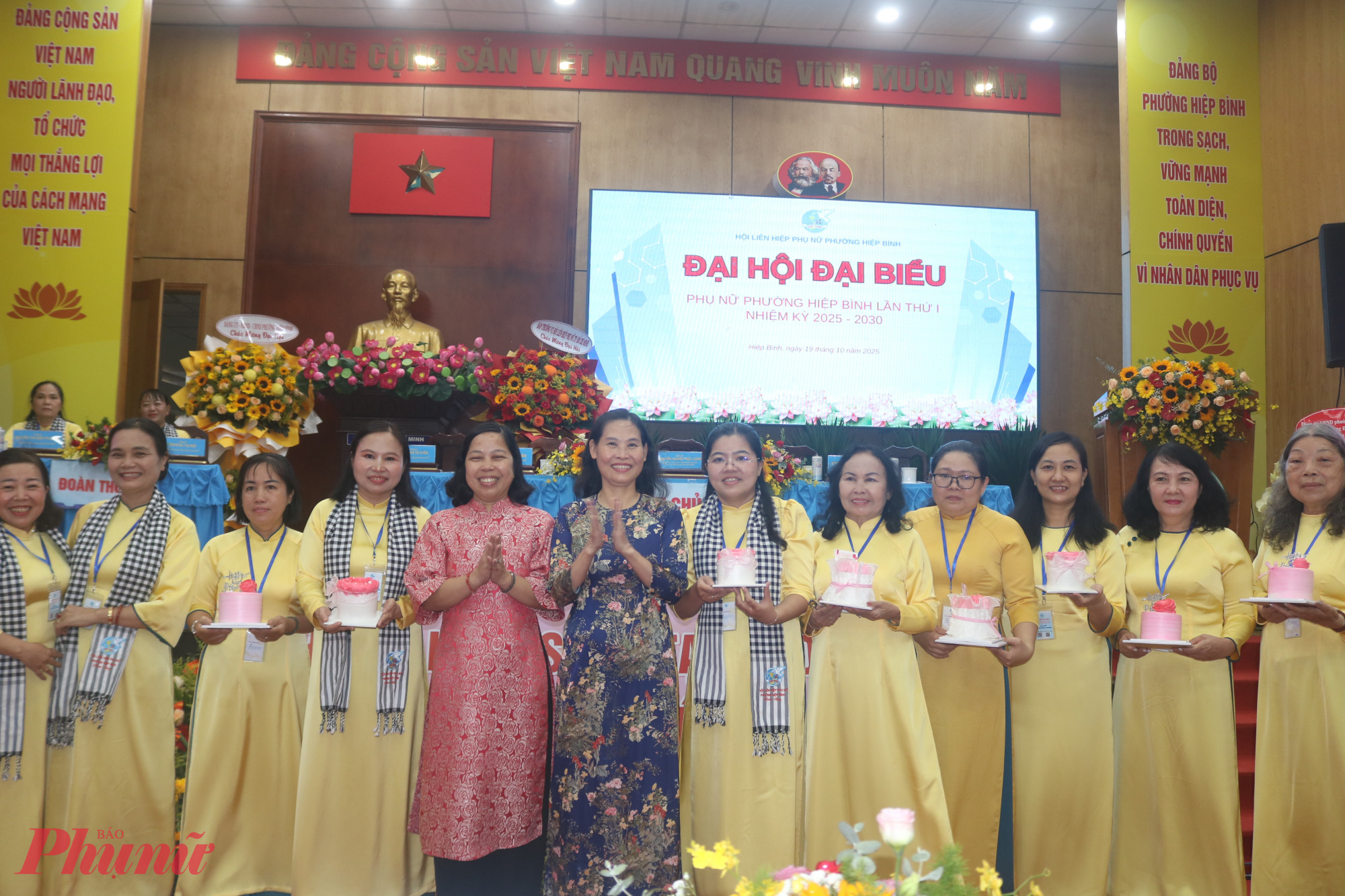 Những đại biểu có ngày sinh trong tháng Mười được tổ chức mừng sinh nhật ngay tại đại hội – Thảo Nguyên