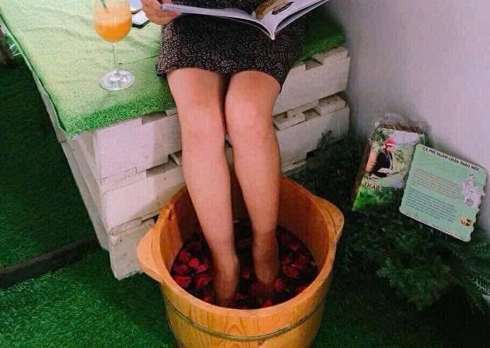 Mùa thu, đông là thời điểm phù hợp để áp dụng liệu pháp ngâm chân nước ấm