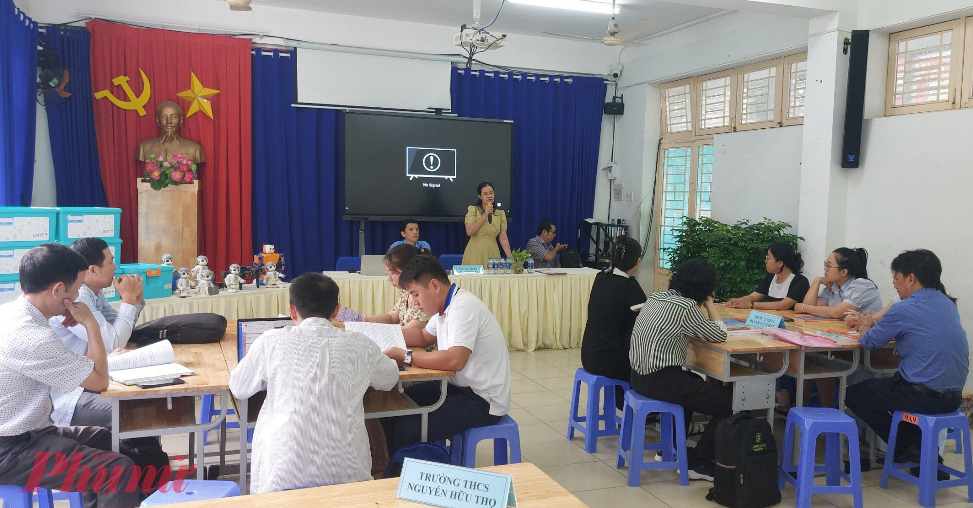 Giáo viên TPHCM tham gia tập huấn ứng dụng AI vào công tác quản lý và dạy học cho giáo viên, nhà quản lý. Ảnh: N.L