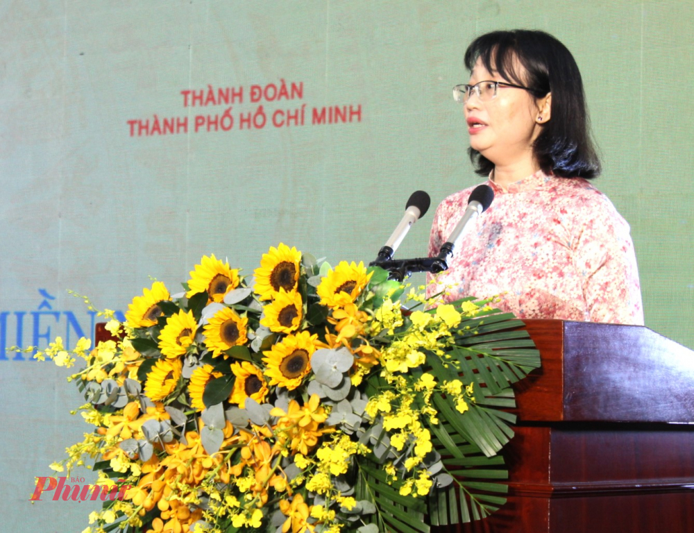 Xin được gửi đến tất cả các cô chú, anh chị, những người đã cống hiến cho nghệ thuật cách mạng, cho Tổ quốc, lòng tri ân chân thành và sâu sắc nhất.Phó Chủ tịch UBND TPHCM Trần Thị Diệu Thúy 