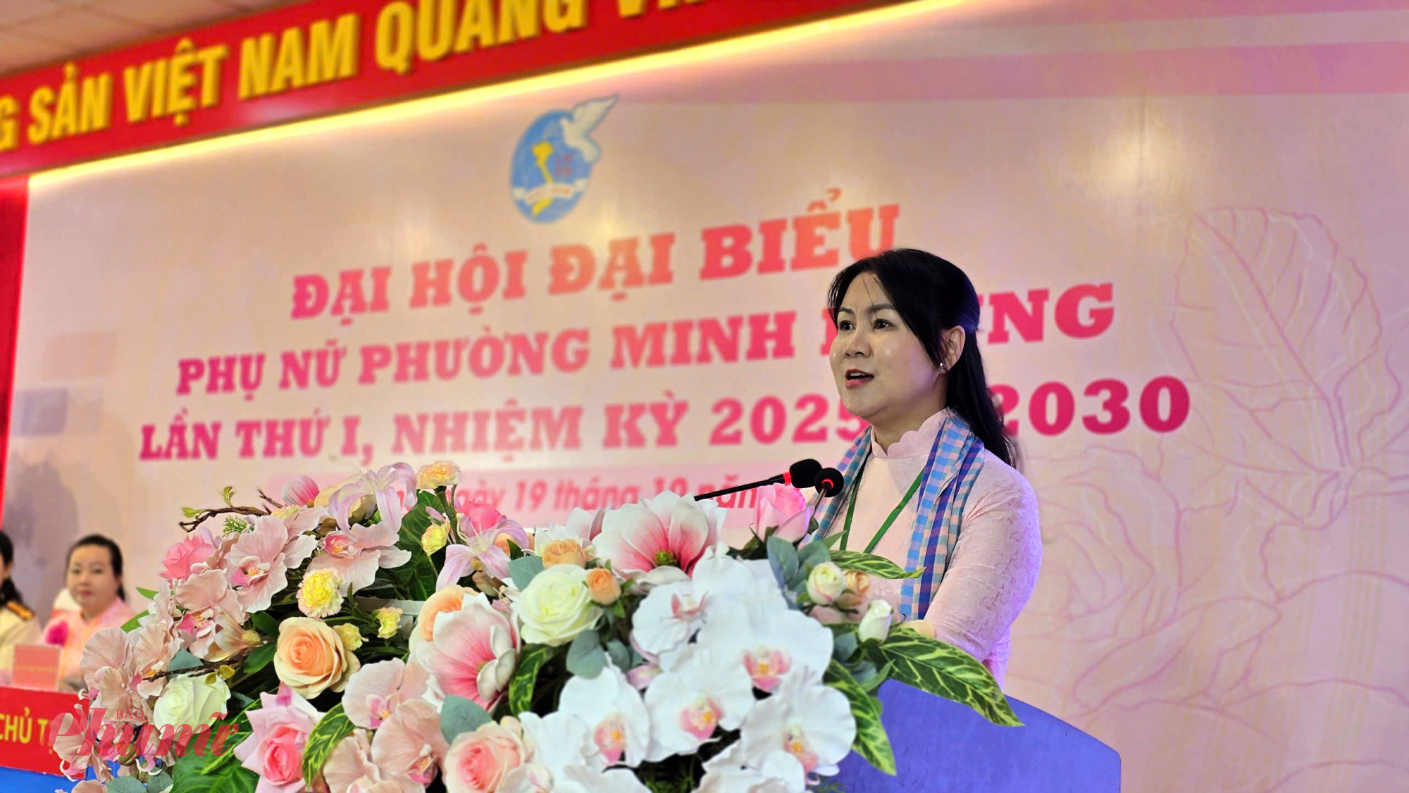 bà Nguyễn Thị Mai Trang - Phó Bí thư Thường trực Đảng ủy phường Minh Phụng - phát biểu chỉ đạo Đại hội 