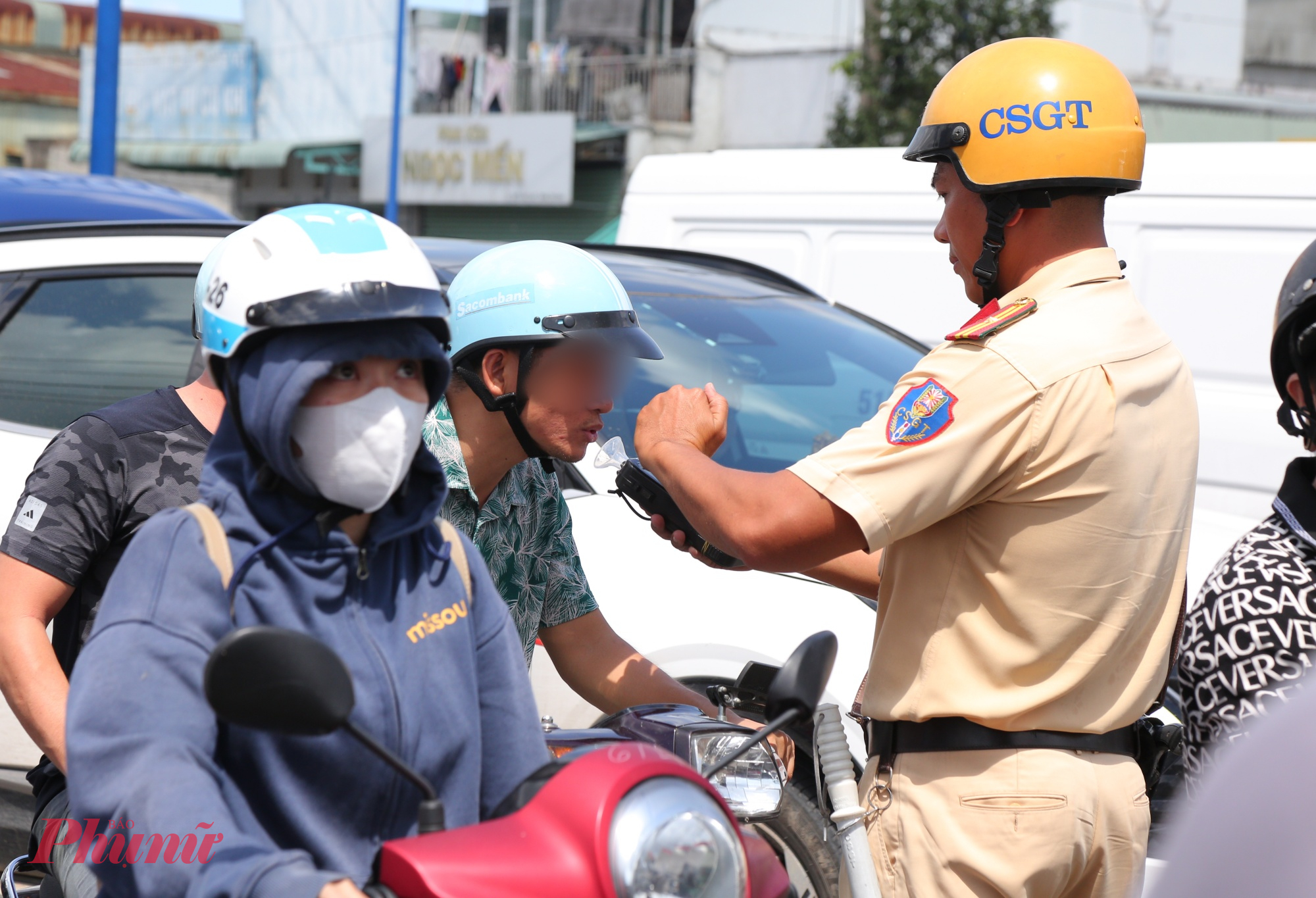 Việc kiểm tra nồng độ cồn cả ngày, lẫn đêm từ này đến Tết Nguyên đán để nâng cao ý thức người dân hơn trong việc tham gia giao thông vào thời điểm cuối năm.