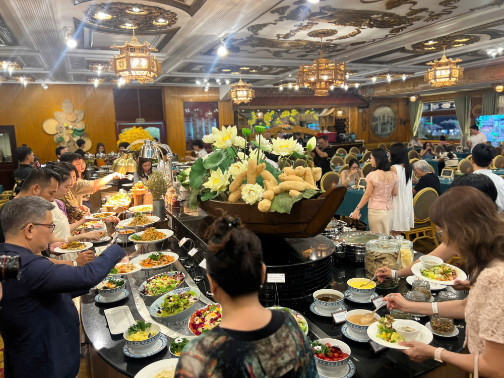 Trong khuôn khổ lễ hội, ban tổ chức sẽ bố trí khu vực trải nghiệm buffet chay với hơn 100 từ ba miền quy tụ tại Lễ ẩm thực chay TPHCM năm 2025. Ảnh minh họa: Quốc Thái