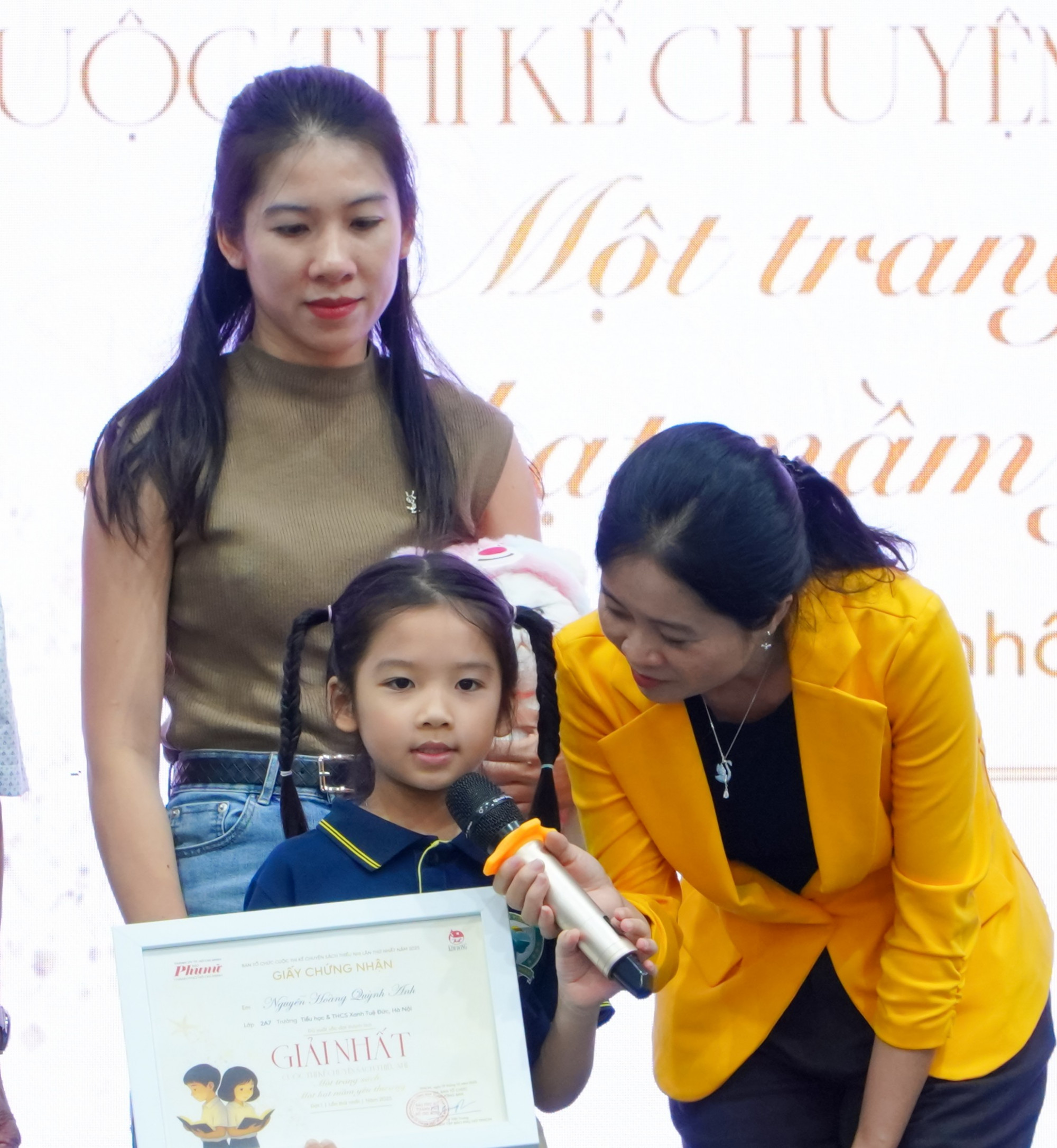 Nguyễn Hoàng Quỳnh Anh gửi lời cảm ơn đến ban tổ chức đã mở ra cho thiếu nhi một sân chơi bổ ích. Ảnh: X.T.Đ