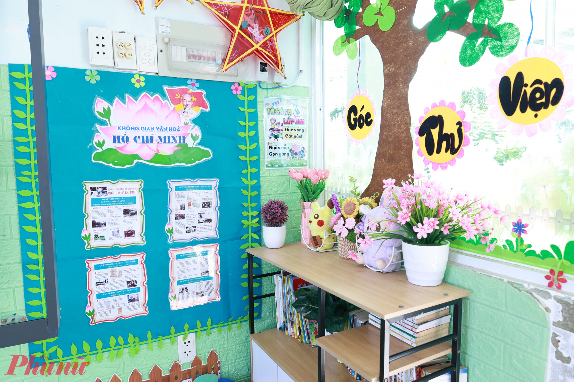 Không gian lớp học ngập tràn trong sách - Ảnh: Hồng Nga