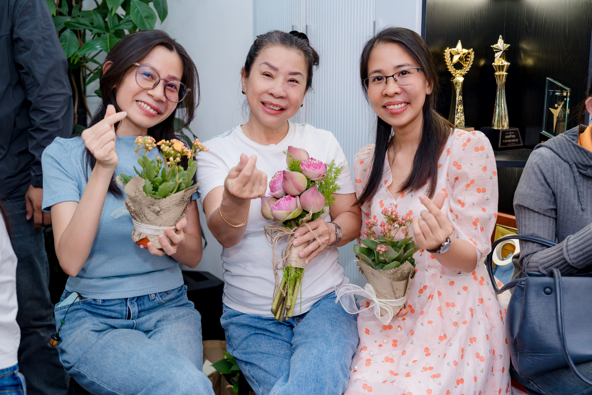 Tại Medcare, dự án “Xóa bớt - Vẽ tương lai” không chỉ là nơi điều trị phục hồi làn da mà còn là mái nhà chung đầy gắn kết và yêu thương.