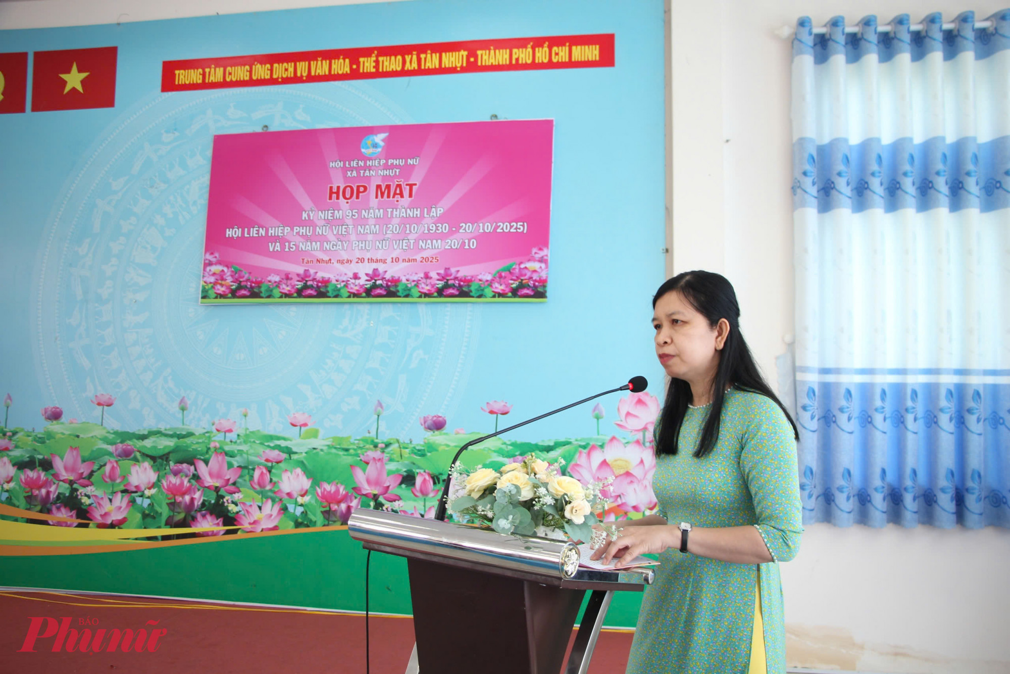 bà Nguyễn Thị Ngọc Hạnh - Chủ tịch Hội LHPN xã Tân Nhựt - ôn lại truyền thống 95 năm Ngày thành lập Hội LHPN Việt Nam và Ngày Phụ nữ Việt Nam 20/10