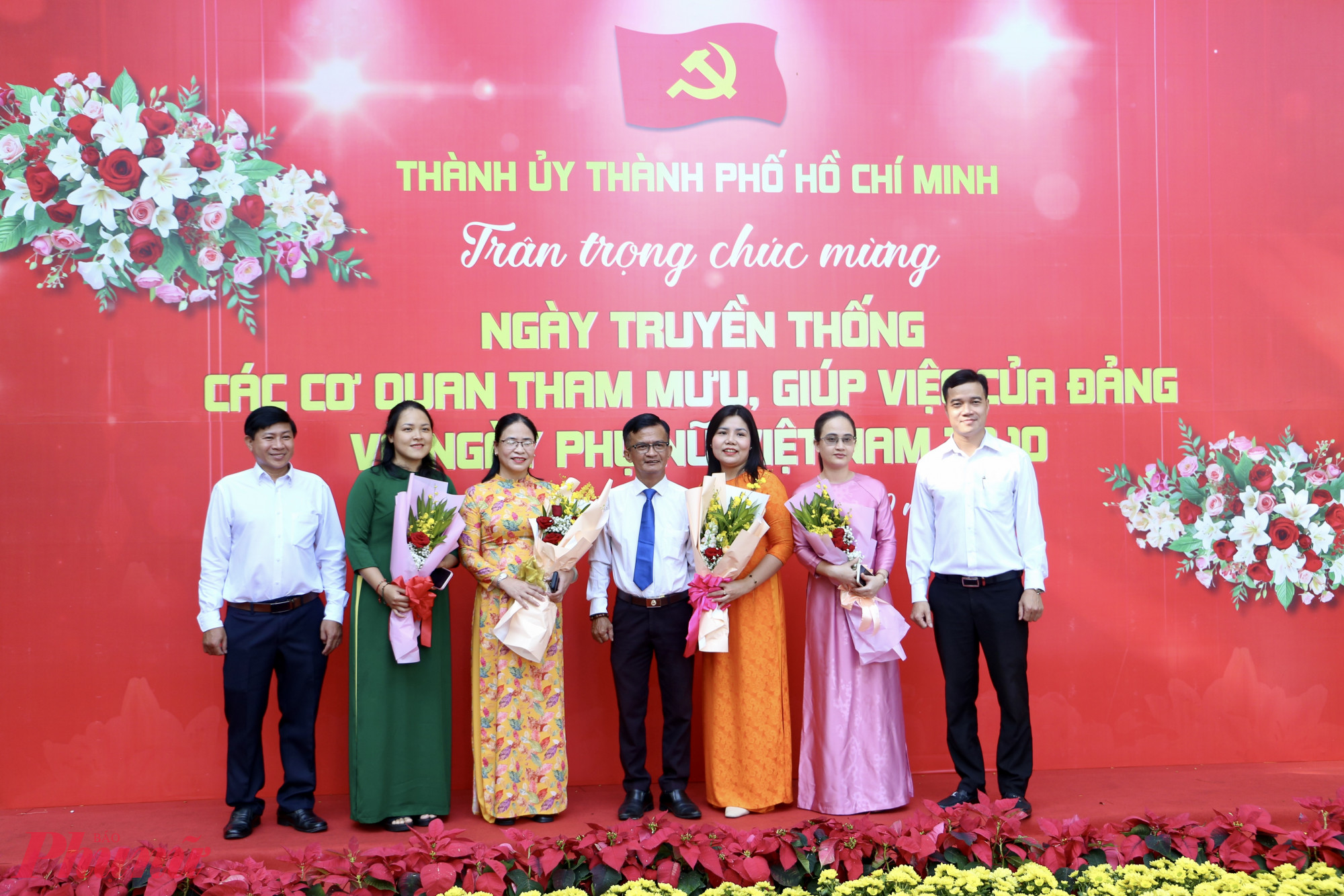 TPHCM tôn vinh nữ cán bộ, lãnh đạo và những người làm công tác tham mưu của Đảng nhân dịp 20/10 Các cán bộ nữ các cơ quan tham mưu giúp việc của Đảng rạng rỡ trong ngày 20/10