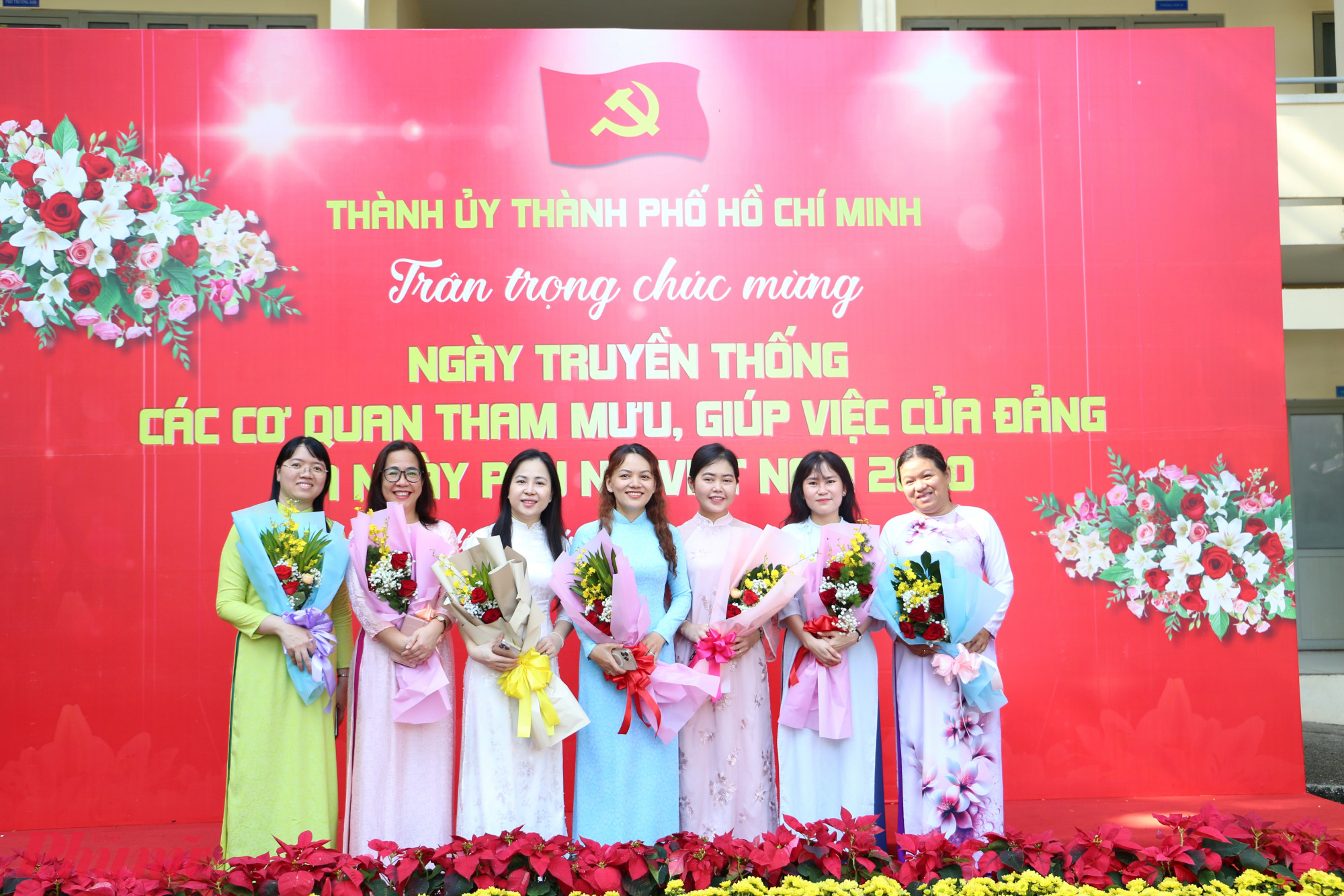 TPHCM tôn vinh nữ cán bộ, lãnh đạo và những người làm công tác tham mưu của Đảng nhân dịp 20/10 c đồng chí cán bộ nữ các cơ quan tham mưu giúp việc của Đảng rạng rỡ trong Ngày thành lập Hội Liên hiệp Phụ nữ Việt Nam