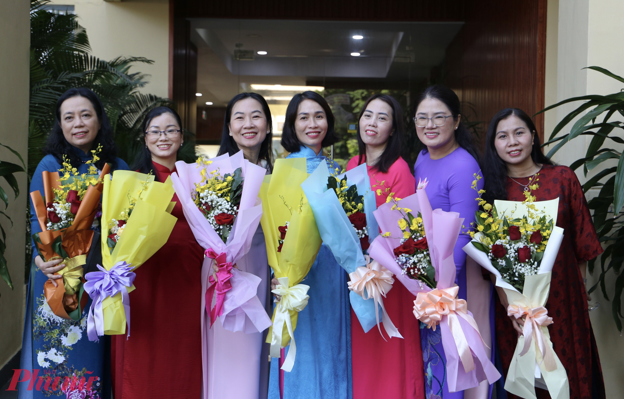TPHCM tôn vinh nữ cán bộ, lãnh đạo và những người làm công tác tham mưu của Đảng nhân dịp 20/10 Các cán bộ nữ các cơ quan tham mưu giúp việc của Đảng rạng rỡ trong Ngày thành lập Hội Liên hiệp Phụ nữ Việt Nam
