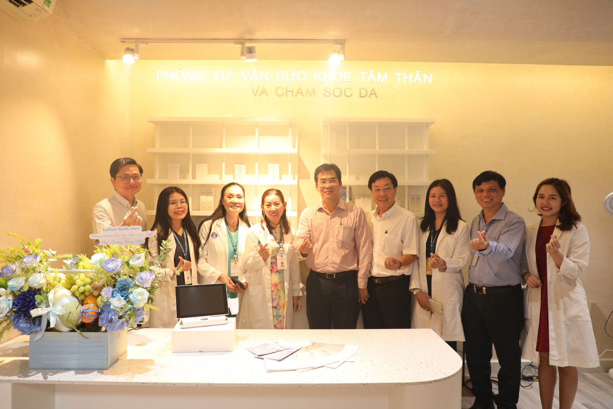 Trường Đại học Luật TPHCM đã khánh thành phòng tư vấn sức khỏe tâm thần cho sinh viên và chăm sóc da cho viên chức nữ - Ảnh: 