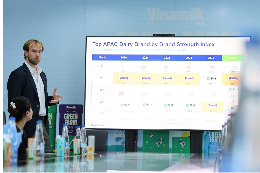 Ông Alex Haigh - Giám đốc điều hành Brand Finance khu vực châu Á – Thái Bình Dương chia sẻ về báo cáo giá trị thương hiệu năm 2025 - Ảnh: Nguyễn Hoàng