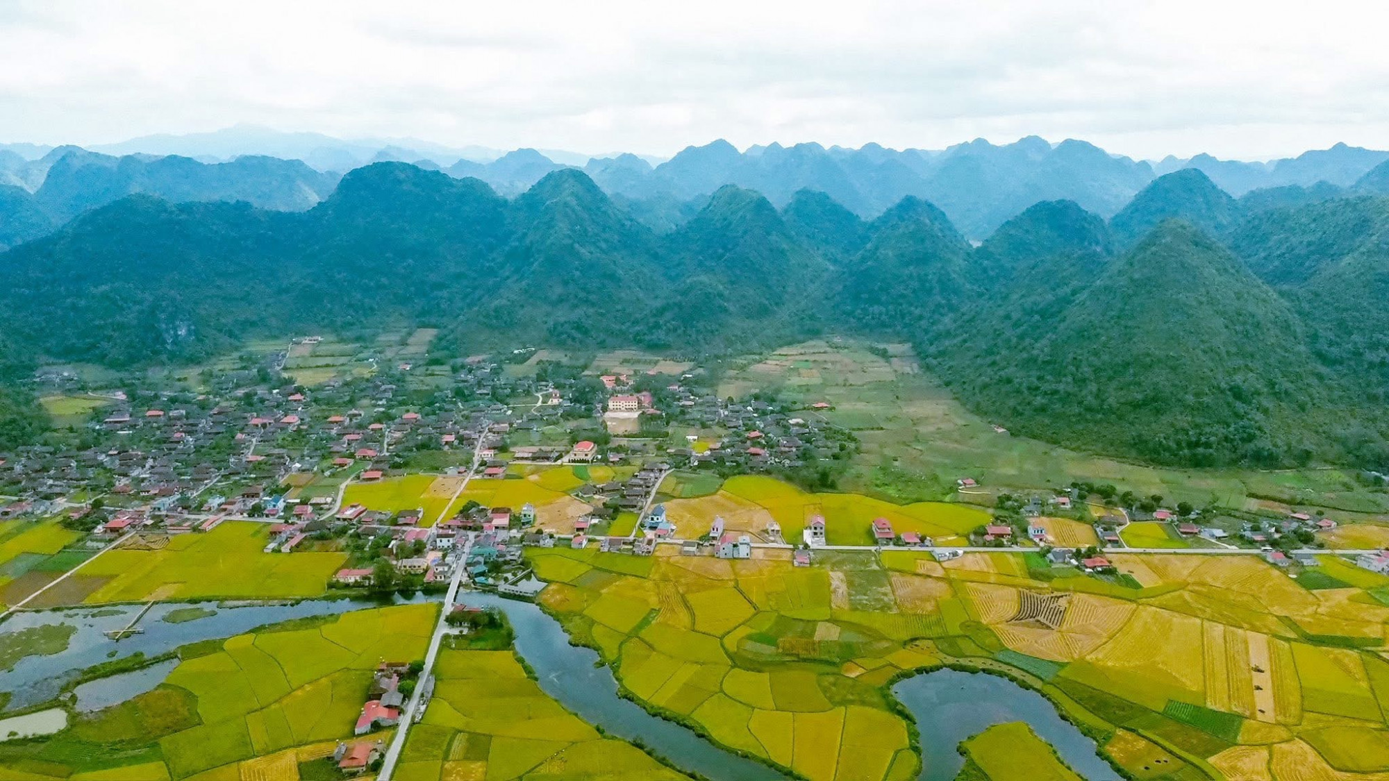 Không chỉ là một điểm đến, Quỳnh Sơn còn là biểu tượng cho sự hồi sinh của văn hóa bản địa, mỗi ngôi nhà, mỗi bữa cơm, mỗi nụ cười của người dân đều chứa đựng tinh thần hiếu khách và niềm tự hào dân tộc.