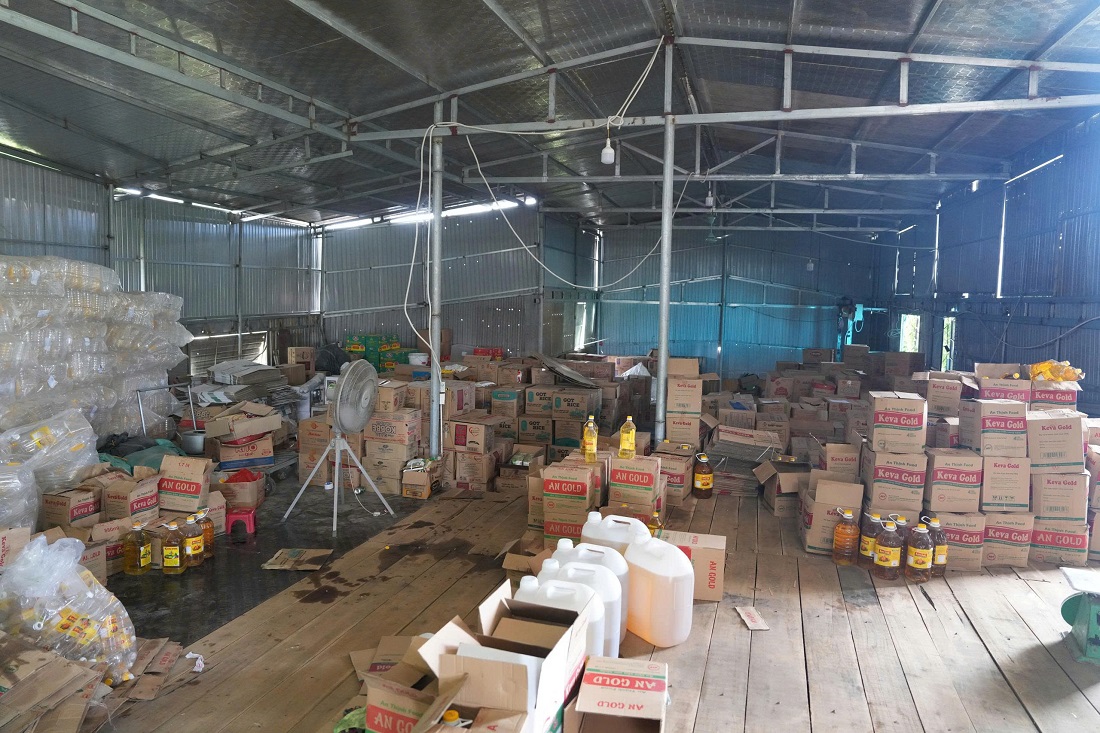 Bên trong nhà xưởng sản xuất dầu của Công ty TNHH Thương mại An Thịnh Food - Ảnh công an cung cấp