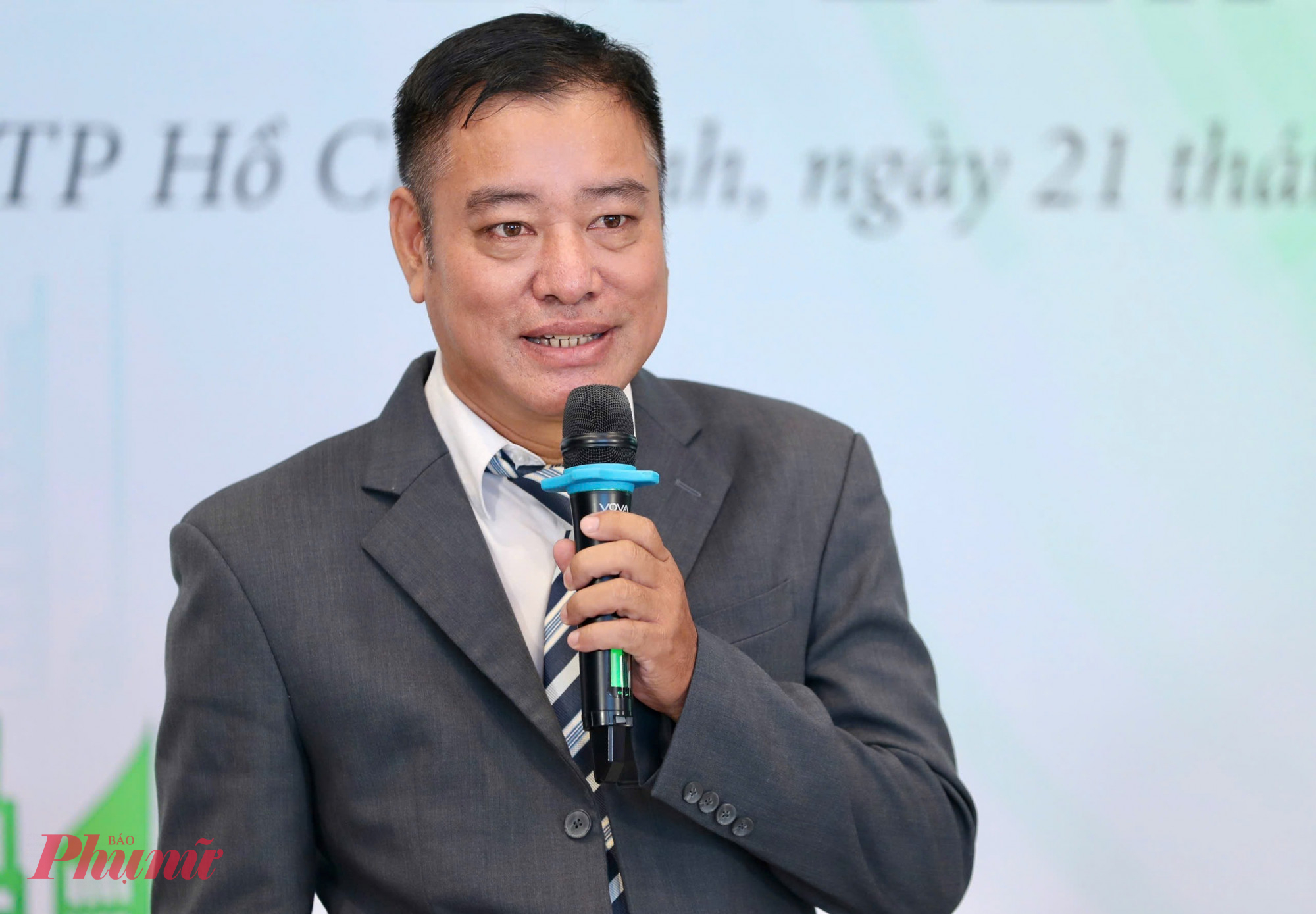 Biến rác thành năng lượng sạch, giải pháp cho phát triển bền vững Tiến sĩ Phạm Viết Thuận - Viện trưởng Viện Nghiên cứu Kinh tế Môi trường Đông Nam Bộ trình bày tham luật tại hội thảo