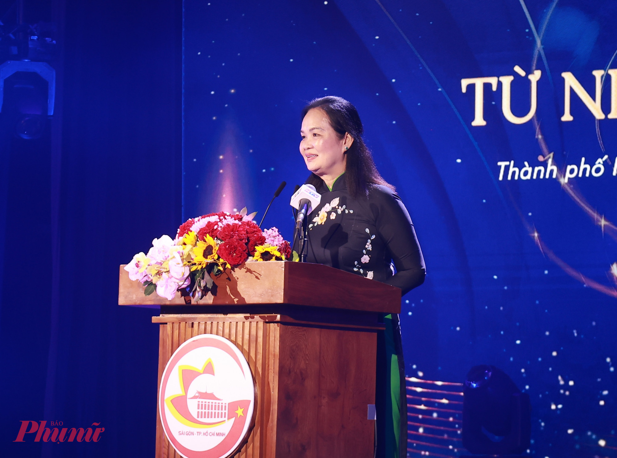 Bà Trịnh Bích Ngân chia sẻ về công trình biên soạn của Hội Nhà văn TPHCM