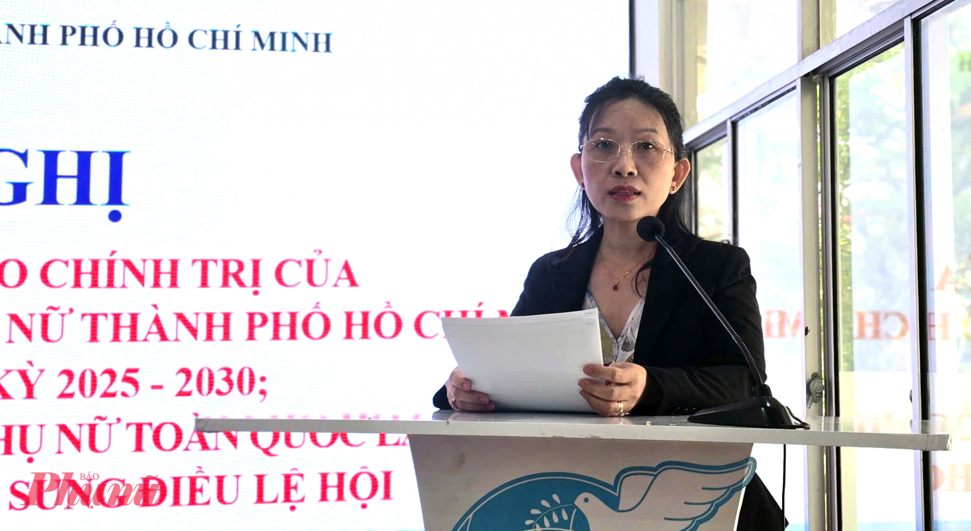 uỳnh Thị Thúy Phương - Phó chủ tịch Hội LHPN TPHCM - phát biểu tại hội nghị - Ảnh: Trang Nguyễn