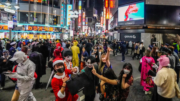 Khám phá những điểm đến dịp Halloween sôi động tại châu Á Đường phố Nhật Bản rộn ràng tiệc hóa trang dịp Halloween.