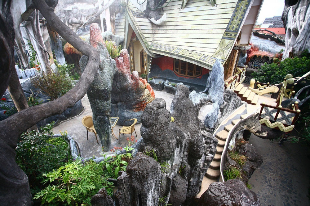 Khám phá những điểm đến dịp Halloween sôi động tại châu Á Biệt thự Hằng Nga được gọi ý là điểm đến đang thử dịp Halloween tại Đà Lạt.
