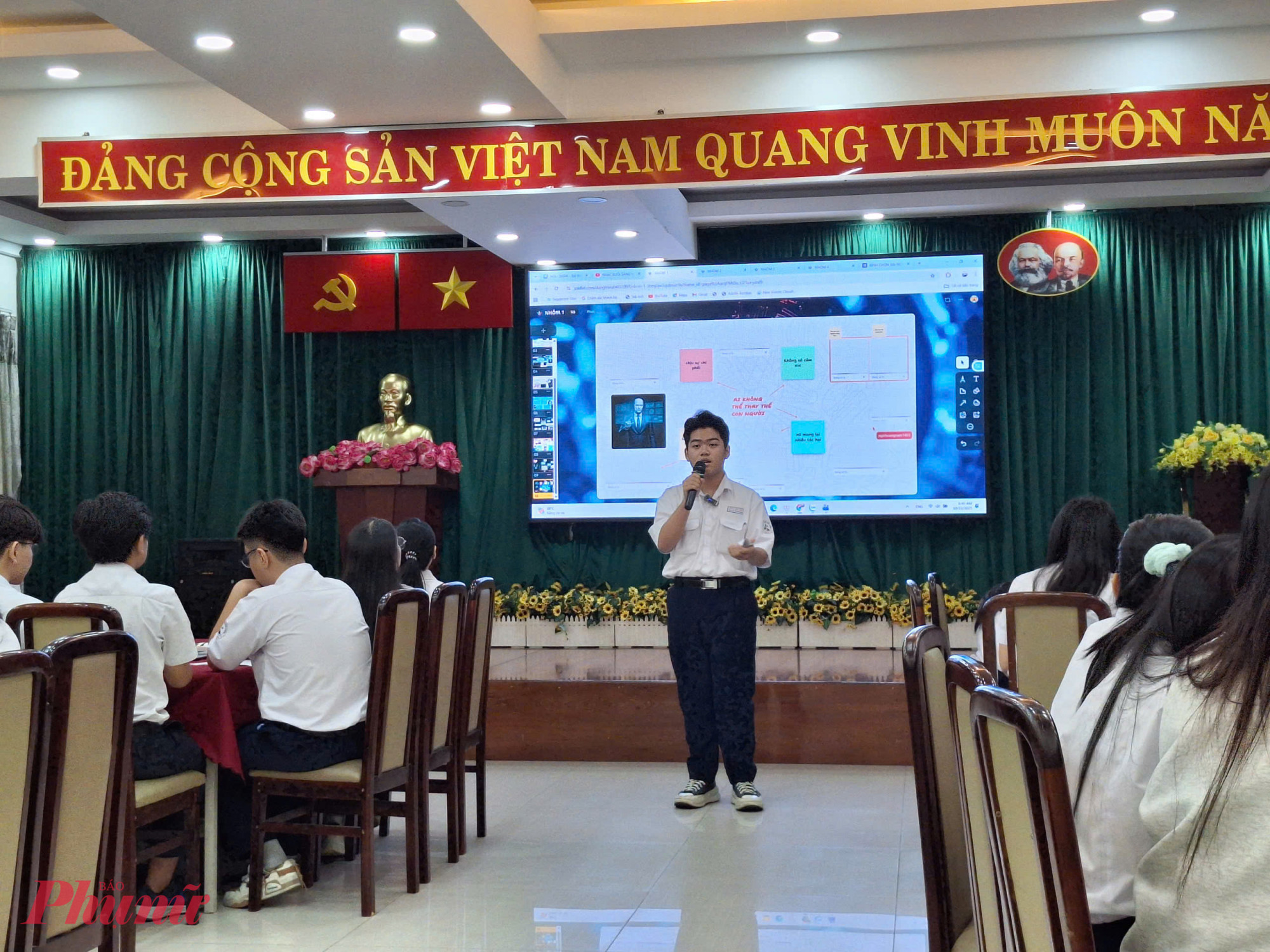 Nhóm tin tưởng con người không thể bị AI thay thế cũng đưa ra nhiều bằng chứng thuyết phục - Ảnh: Trang Thư