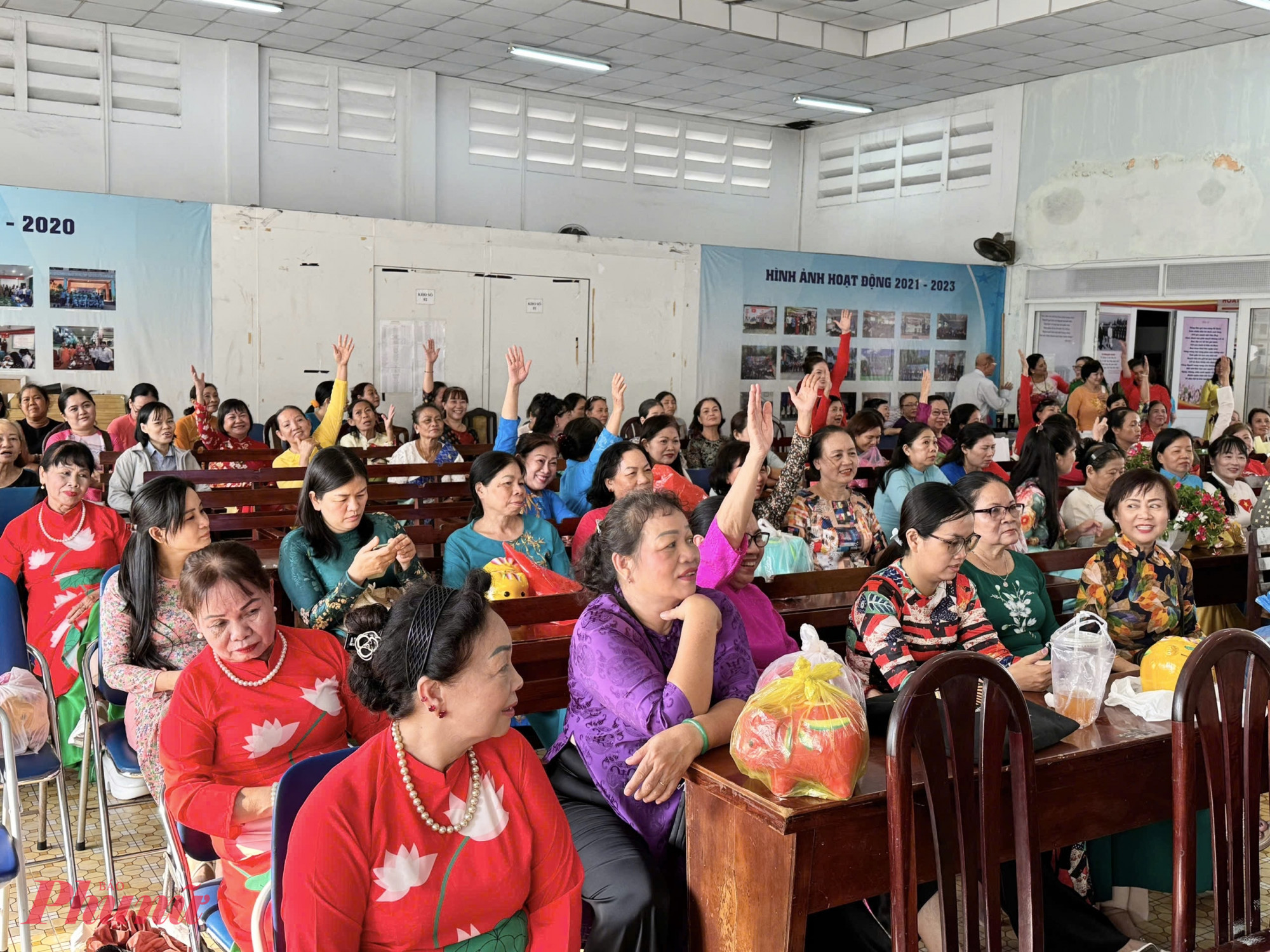 Đông đảo cán bộ, hội viên tham dự chương trình