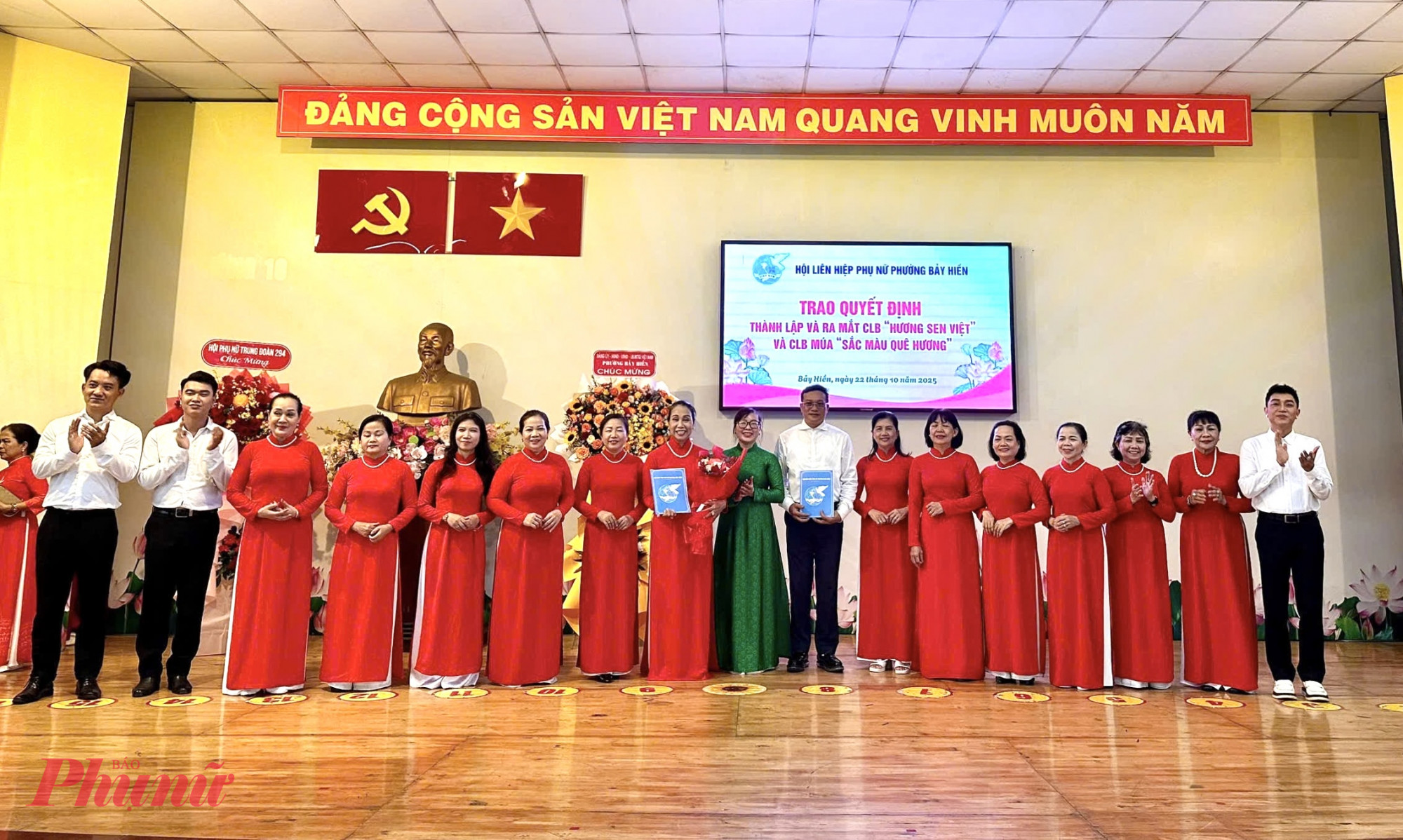 CLB văn nghệ Hương Sen Việt  ra mắt tại chương trình