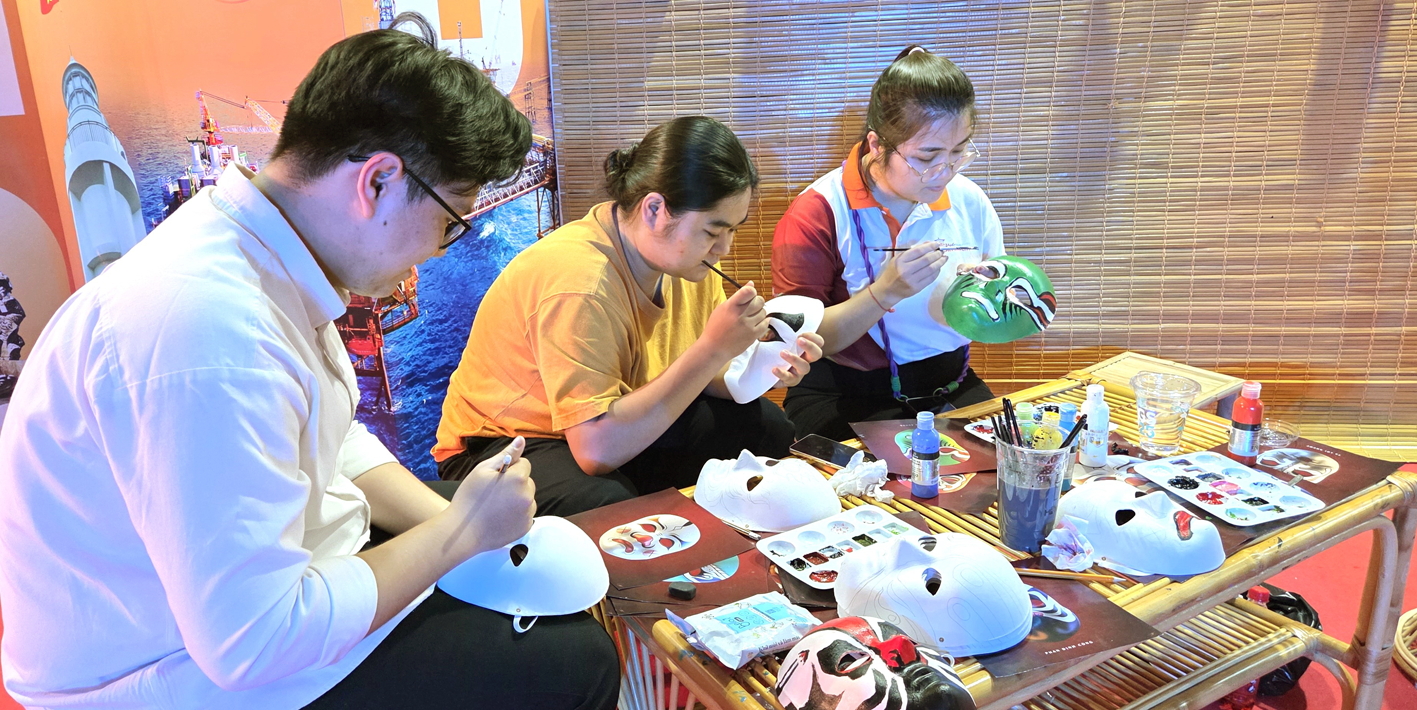 Không gian kết nối các bạn trẻ với nghệ thuật truyền thống - Ảnh: Ngọc Tuyết