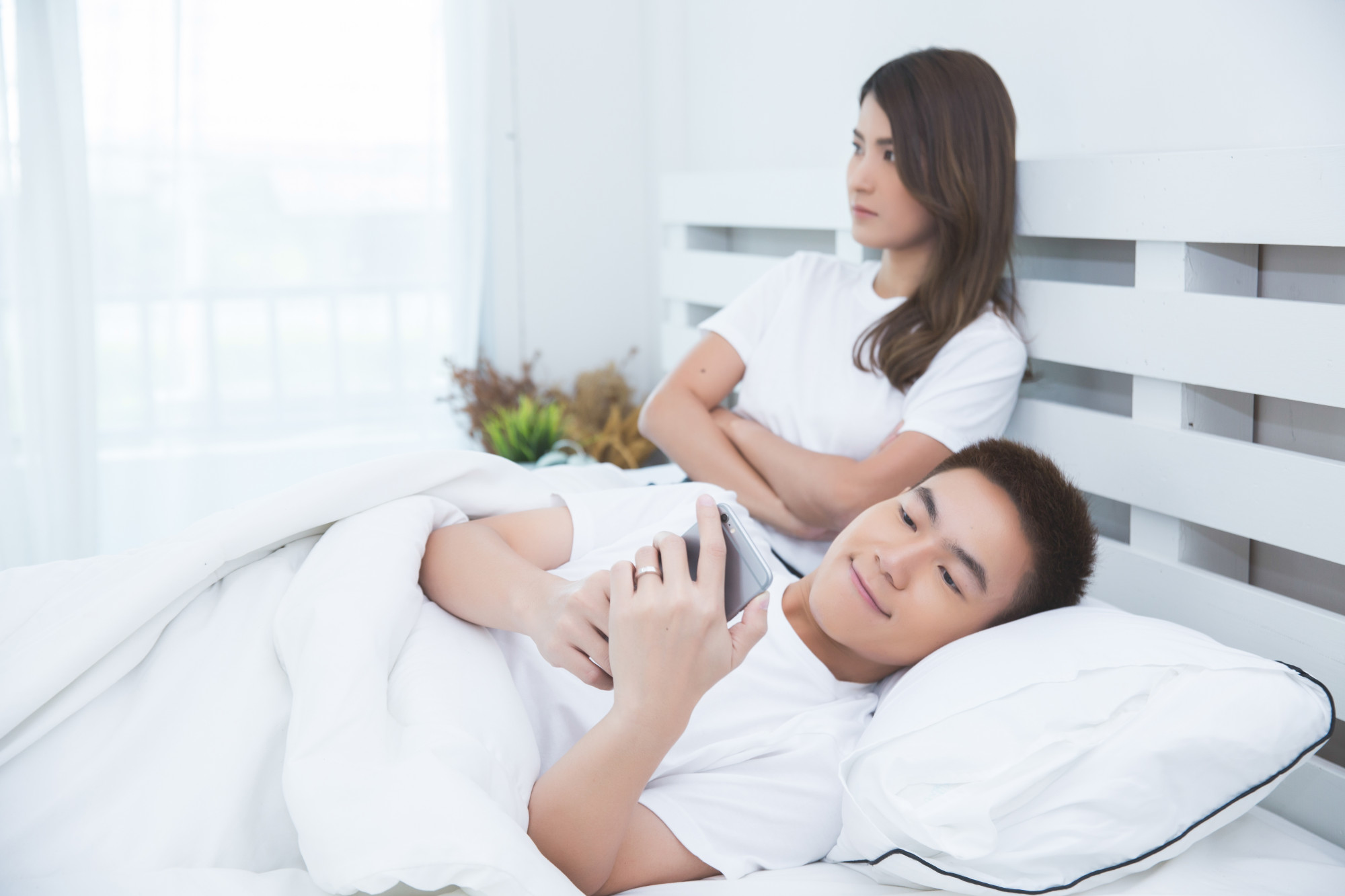 Ly hôn hay sống cả đời với người chồng “bỏ đói” vợ 2 năm? Ảnh minh họa: Freepik