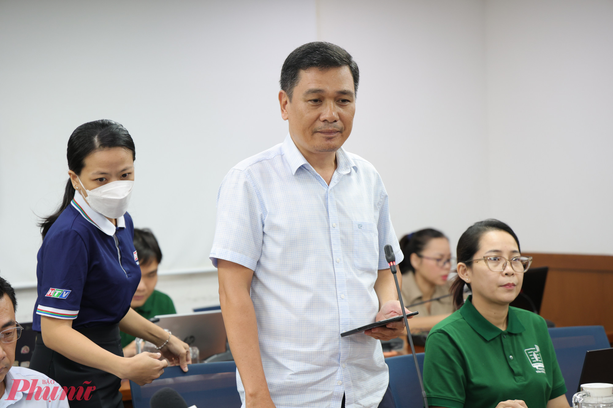 Ông Nguyễn Kiên Giang - Phó trưởng phòng Quản lý bảo trì và khai thác công trình giao thông (Sở Xây dựng TPHCM) thông tin trong buổi họp báo - Ảnh: Thanh Tâm