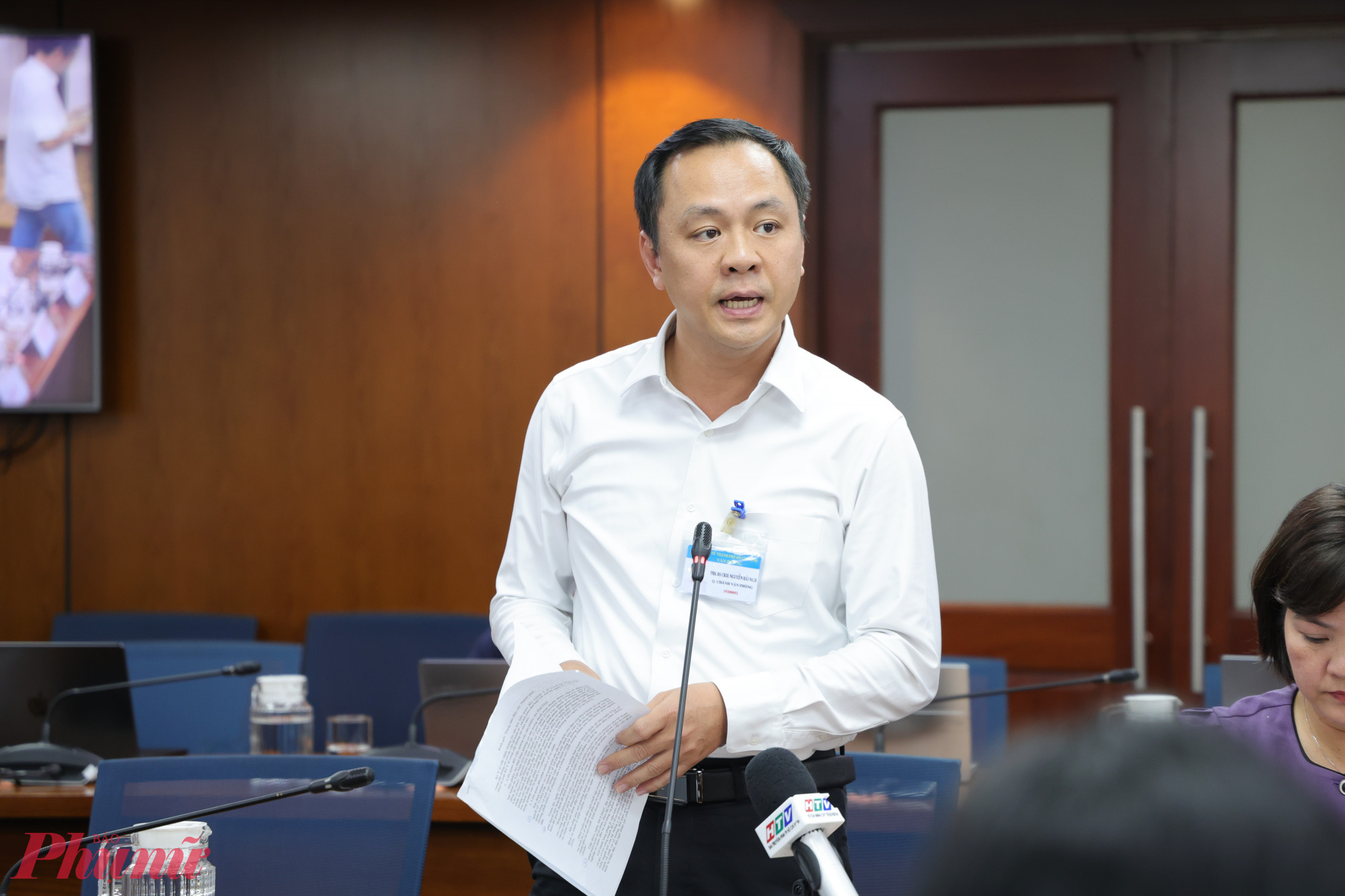 Ông Nguyễn Hải Nam - Quyền Chánh Văn phòng, Sở Y tế TPHCM thông tin trong buổi họp báo - Ảnh: Thanh Tâm
