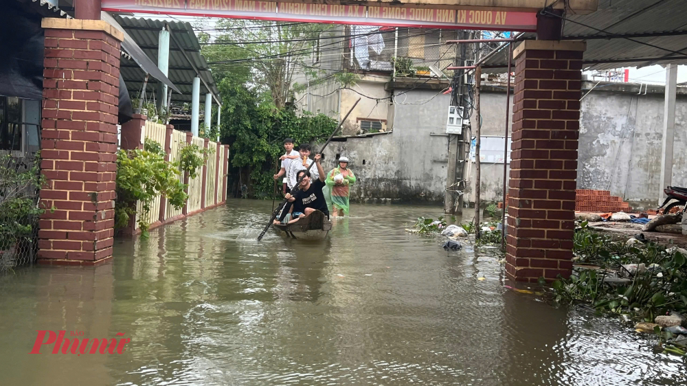 Qua tìm hiều của phóng viên ngôi làng Tân Lập này có hàng trăm hộ dân, vốn là người dân thuỷ diện và được lên bờ định cư sau cơn bão năm 1985.  