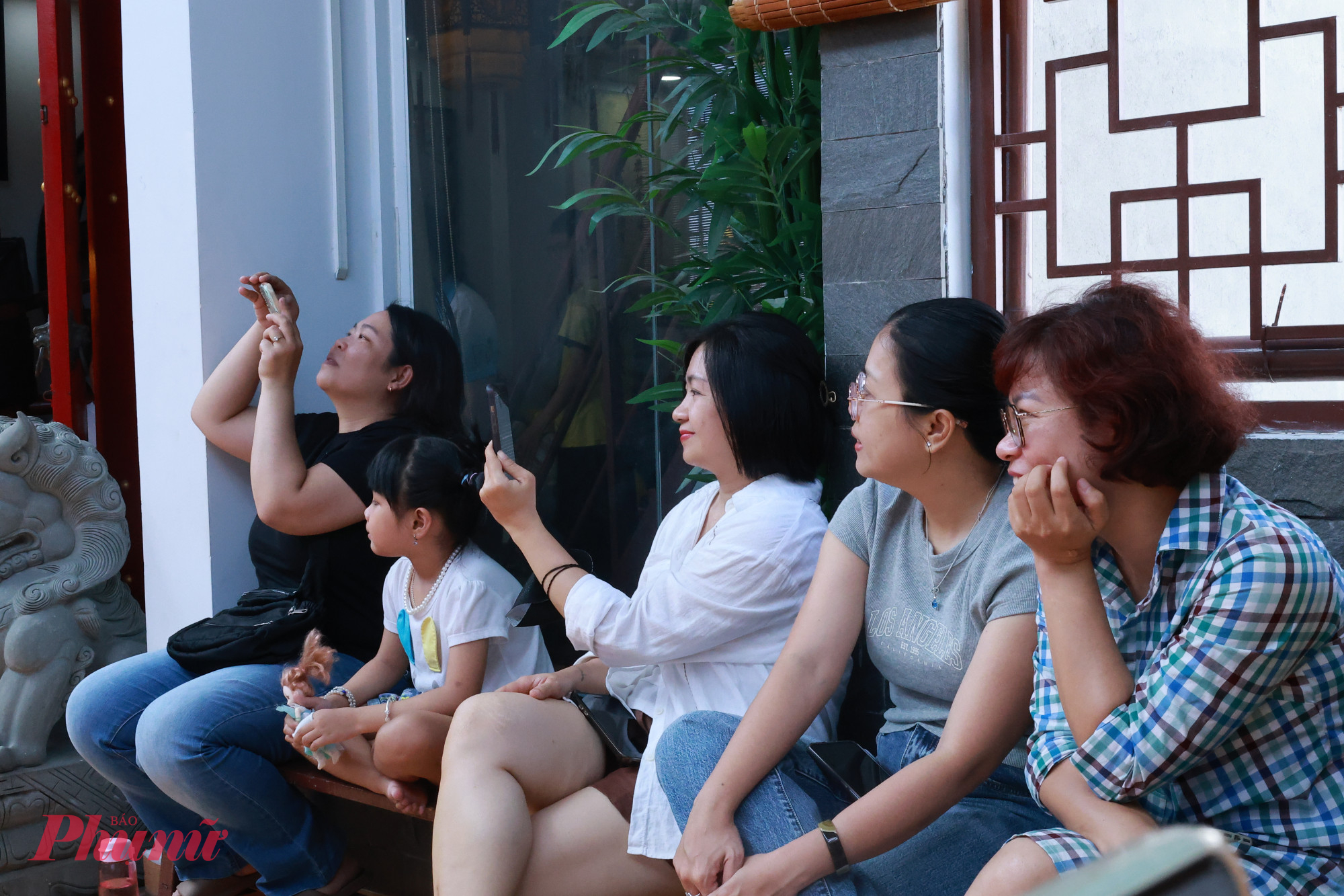 Khách tham dự thích thú với những trải nghiệm mới 