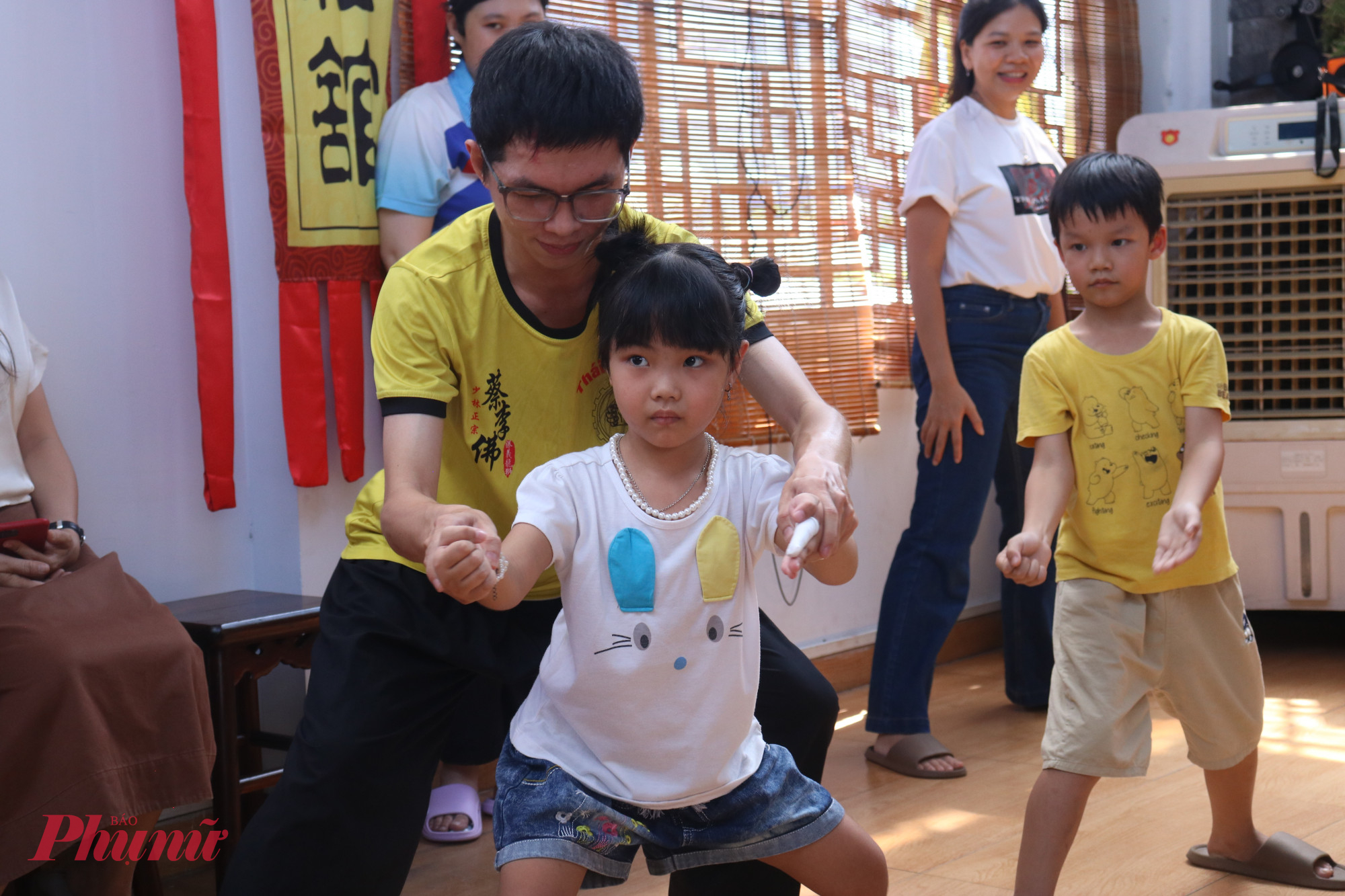 Các em nhỏ được khuyến khích tham gia vận động