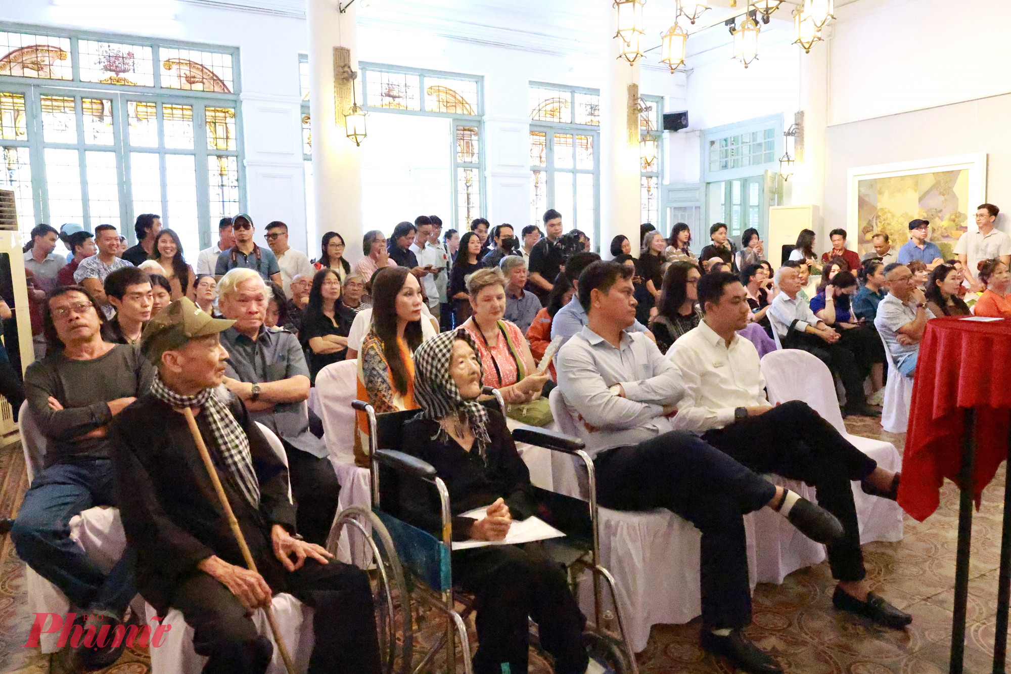 Toàn cảnh khách tham dự lễ khai mạc