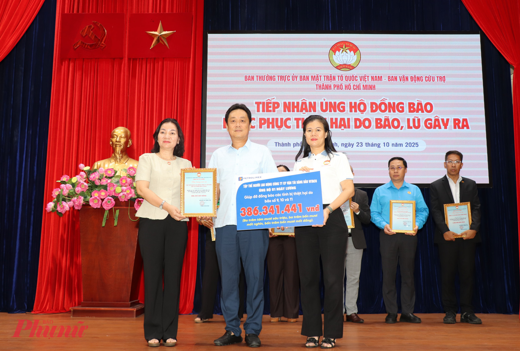 Ủy ban MTTQ Việt Nam TPHCM đã tiếp nhận hơn 6,4 tỷ đồng tiền và hiện vật ủng hộ